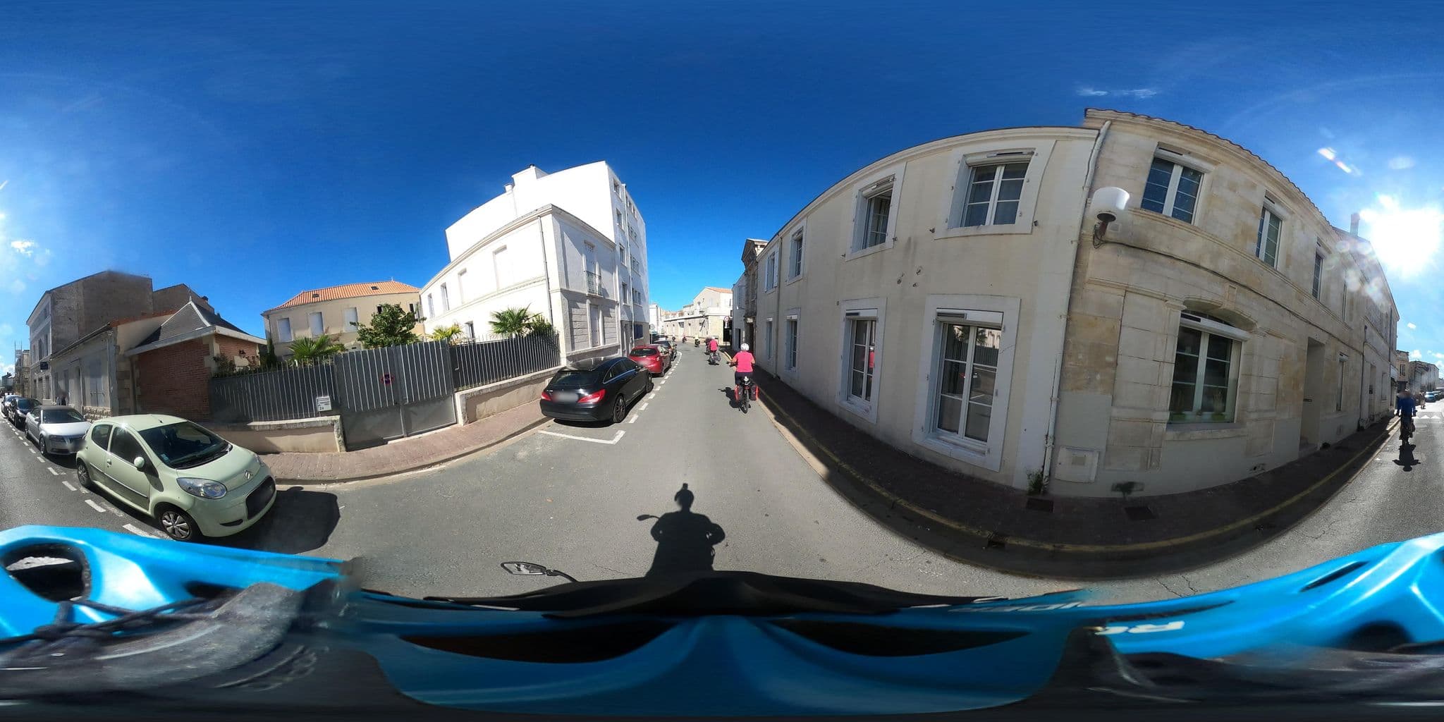 Street view near Grand Hôtel des Bains, Fouras — © padididejurbise (CC BY-SA · Mapillary)