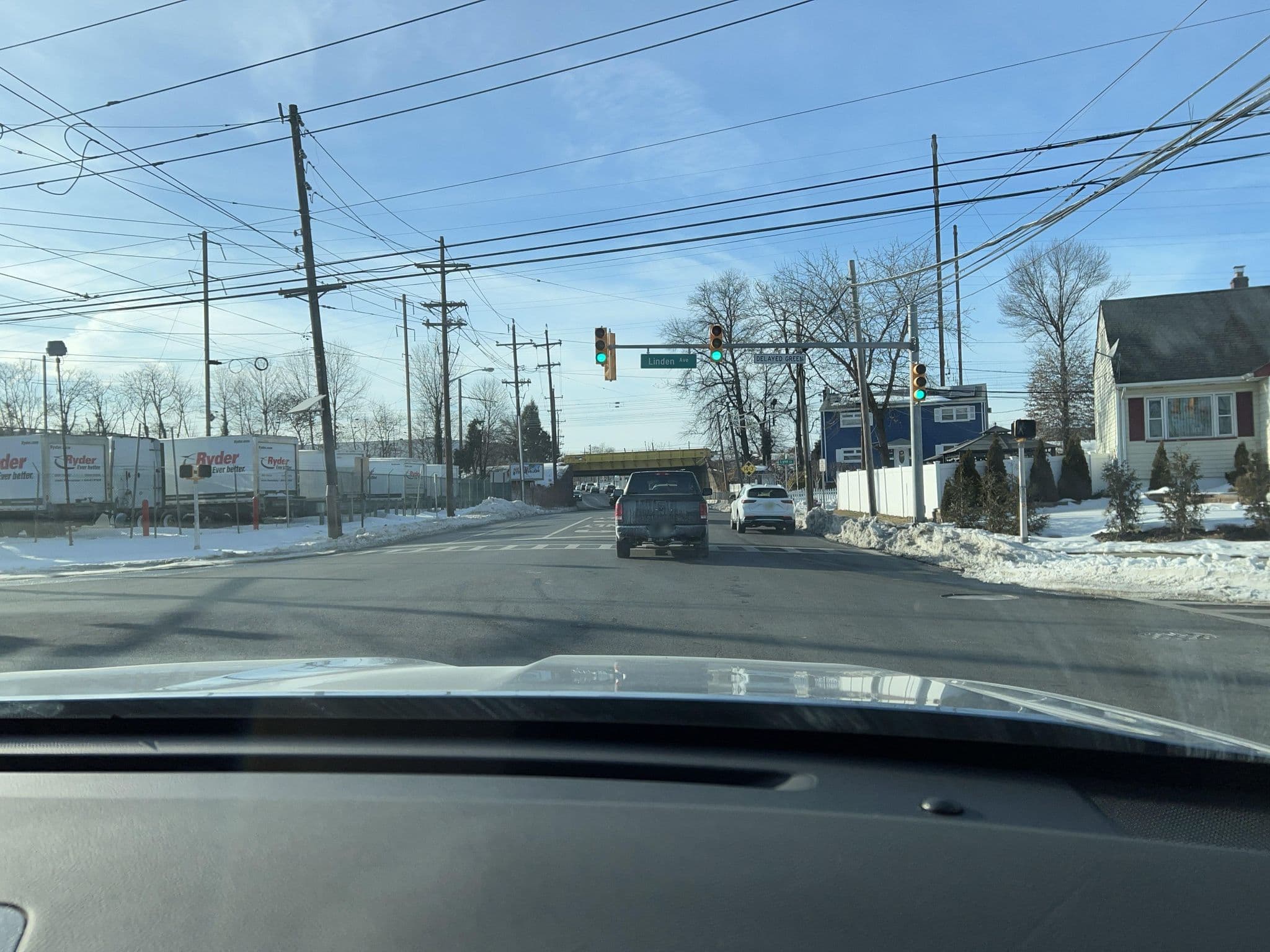 Street view near The Bates Motel, Linden — © Satsuka_Osaka (CC BY-SA · Mapillary)