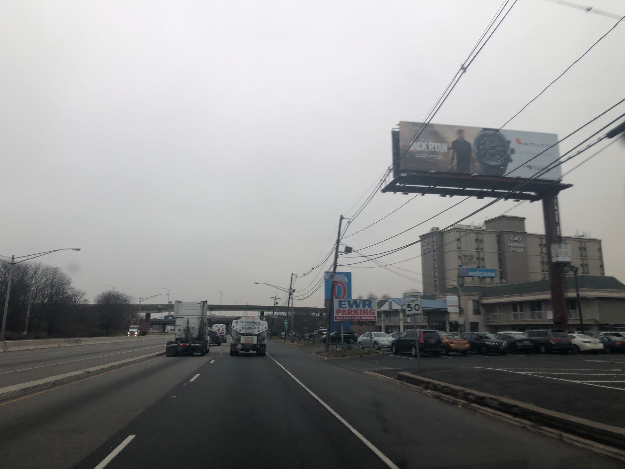 Street view near Motel 6, Elizabeth — © nykera96 (CC BY-SA · Mapillary)