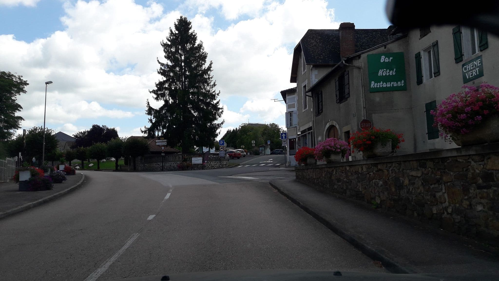 Street view near Hôtel-restaurant Le Chêne Vert, Peyrat-de-Bellac — © eric_s (CC BY-SA · Mapillary)