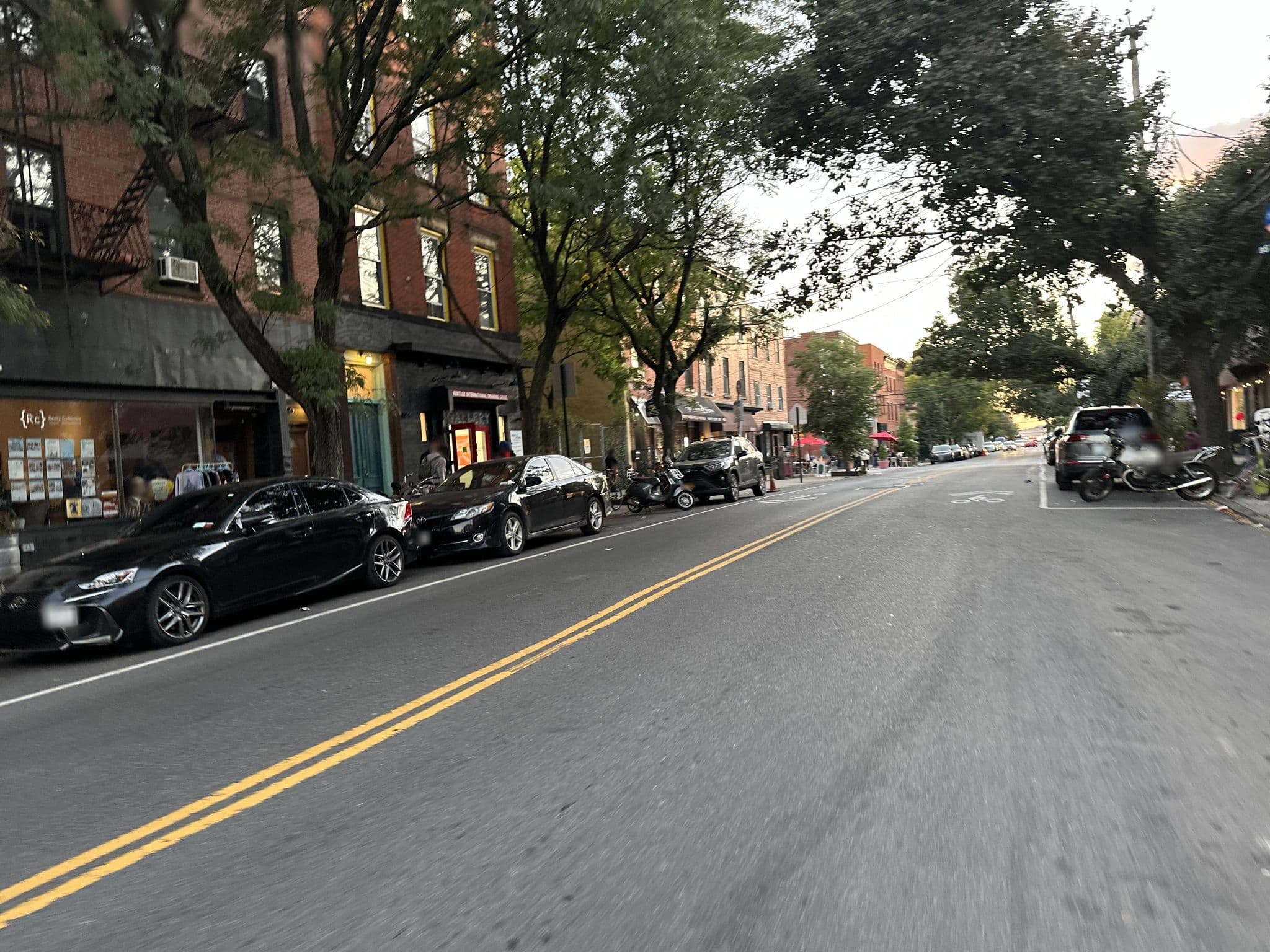 Street view near The Red Hooker Lodge, Park Slope — © RobinZyx (CC BY-SA · Mapillary)