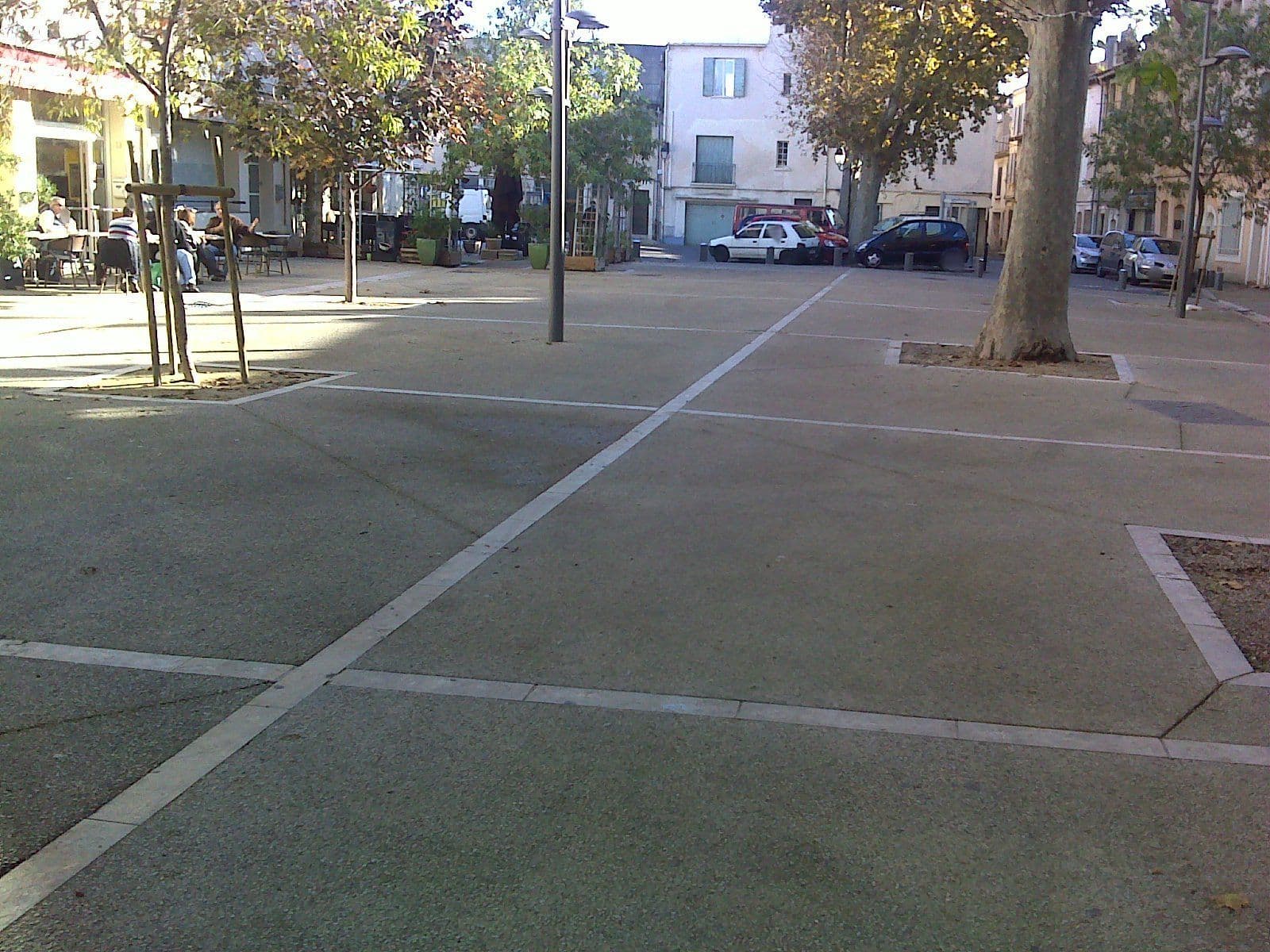 Street view near Hôtel Présent, Arles — © bernardvoyageur (CC BY-SA · Mapillary)