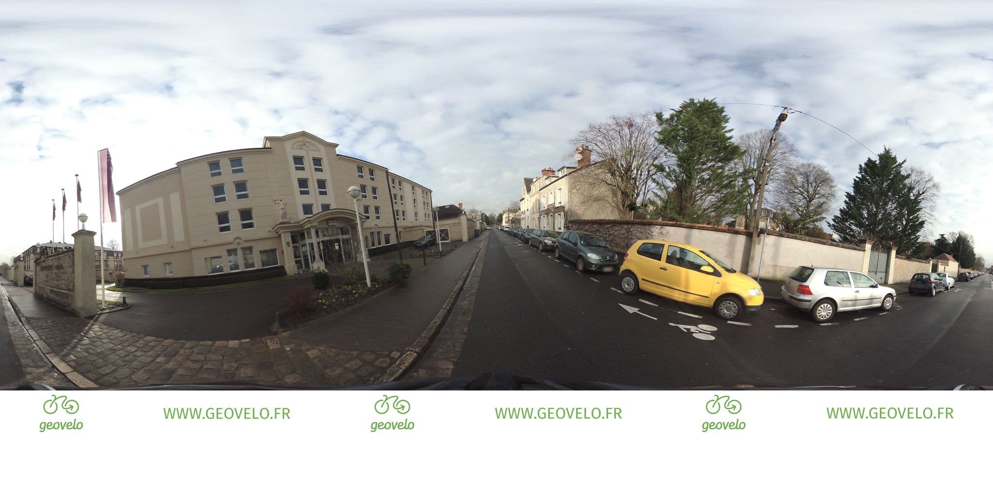 Street view near Demeures De Campagne, Fontainebleau — © simon_geovelo (CC BY-SA · Mapillary)