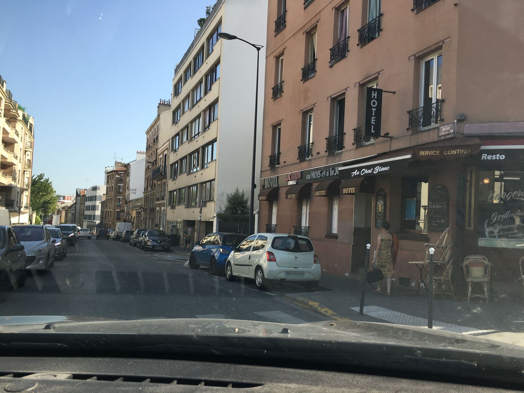 Street view near Hôtel du Parc, Les Lilas — © df45 (CC BY-SA · Mapillary)
