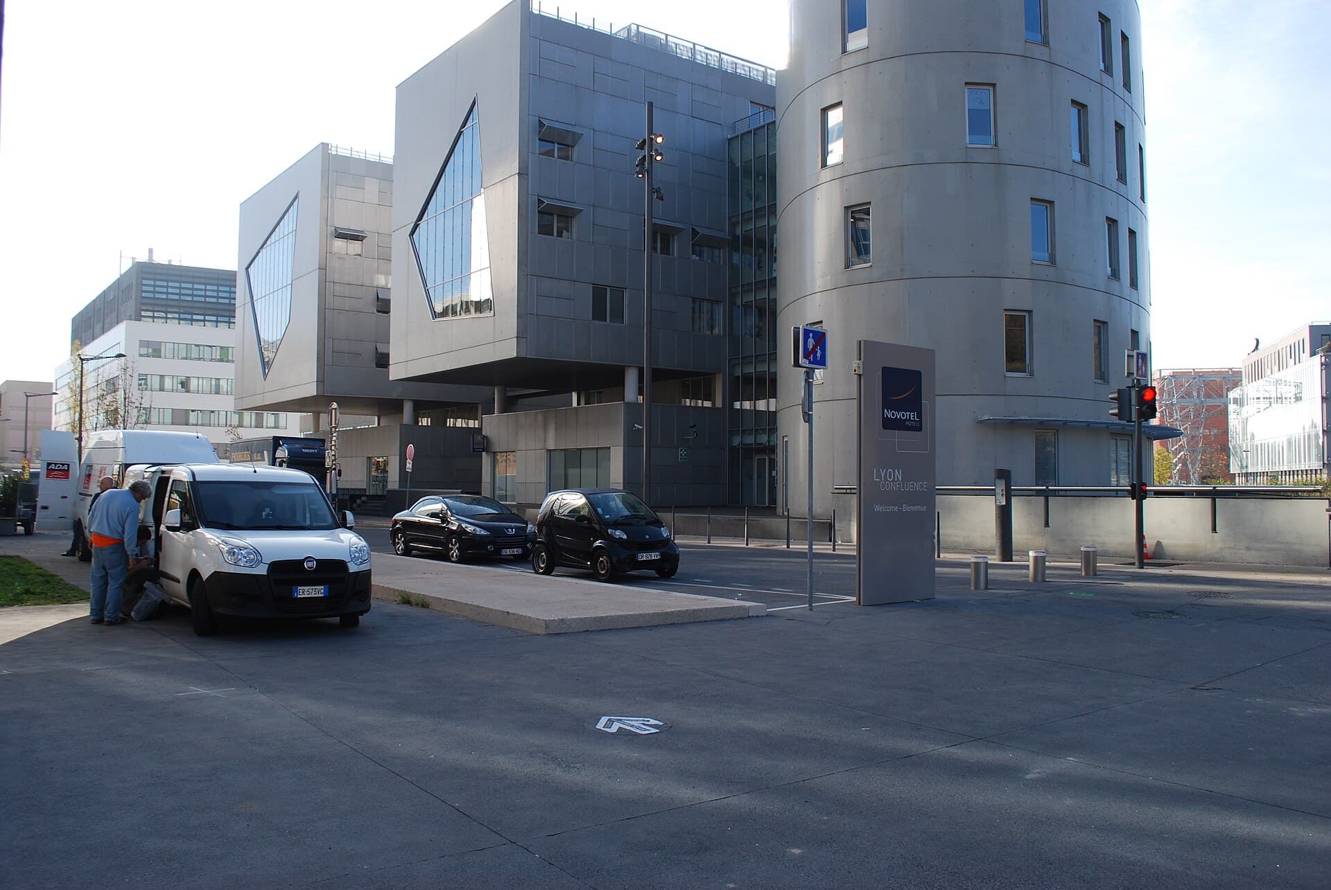 Novotel Lyon Confluence (via Wikimedia Commons, CC BY-SA 4.0)