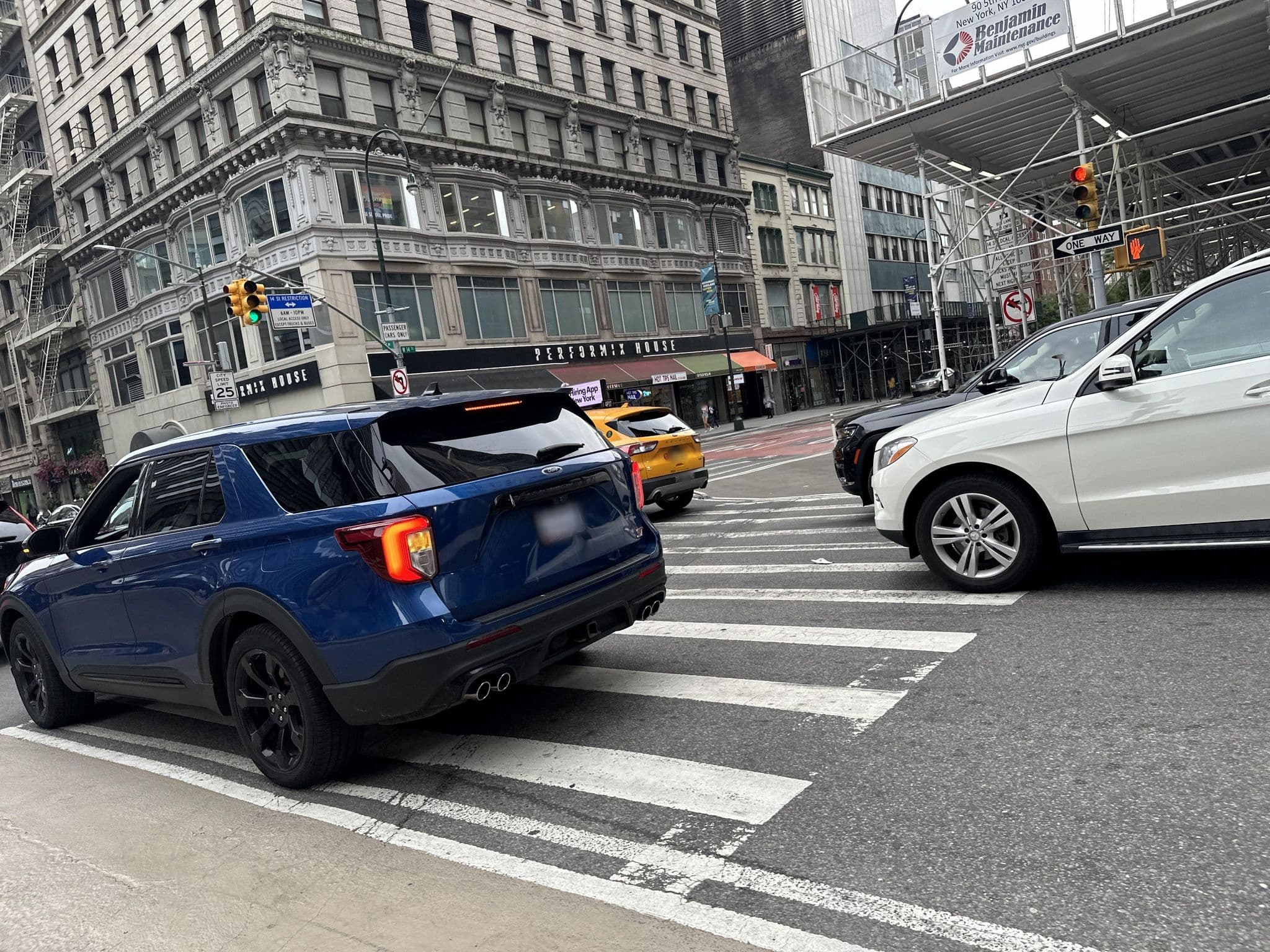 Street view near Getting Ram Med In Th Eass, Gramercy Park — © RobinZyx (CC BY-SA · Mapillary)