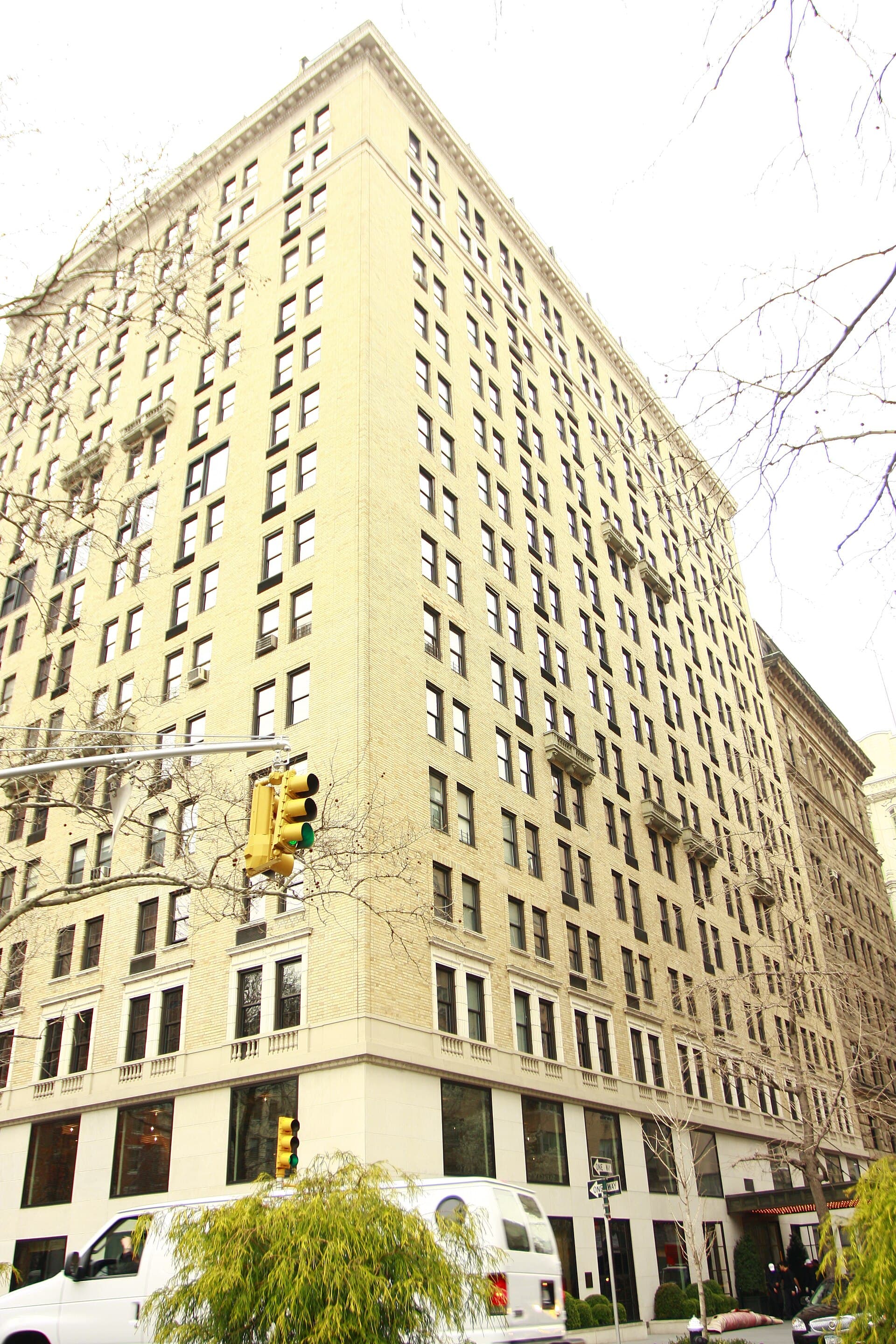 Gramercy Park Hotel (via Wikimedia Commons, CC BY-SA 3.0)
