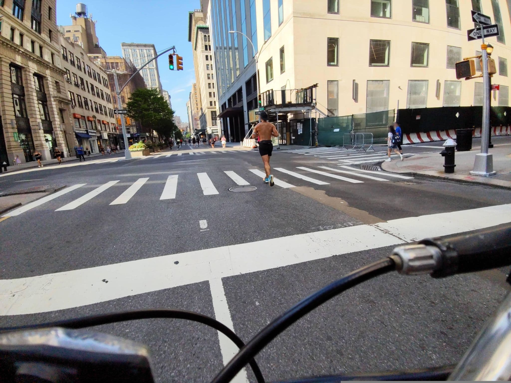 Street view near War Of The Worlds, Gramercy Park — © iragersh (CC BY-SA · Mapillary)