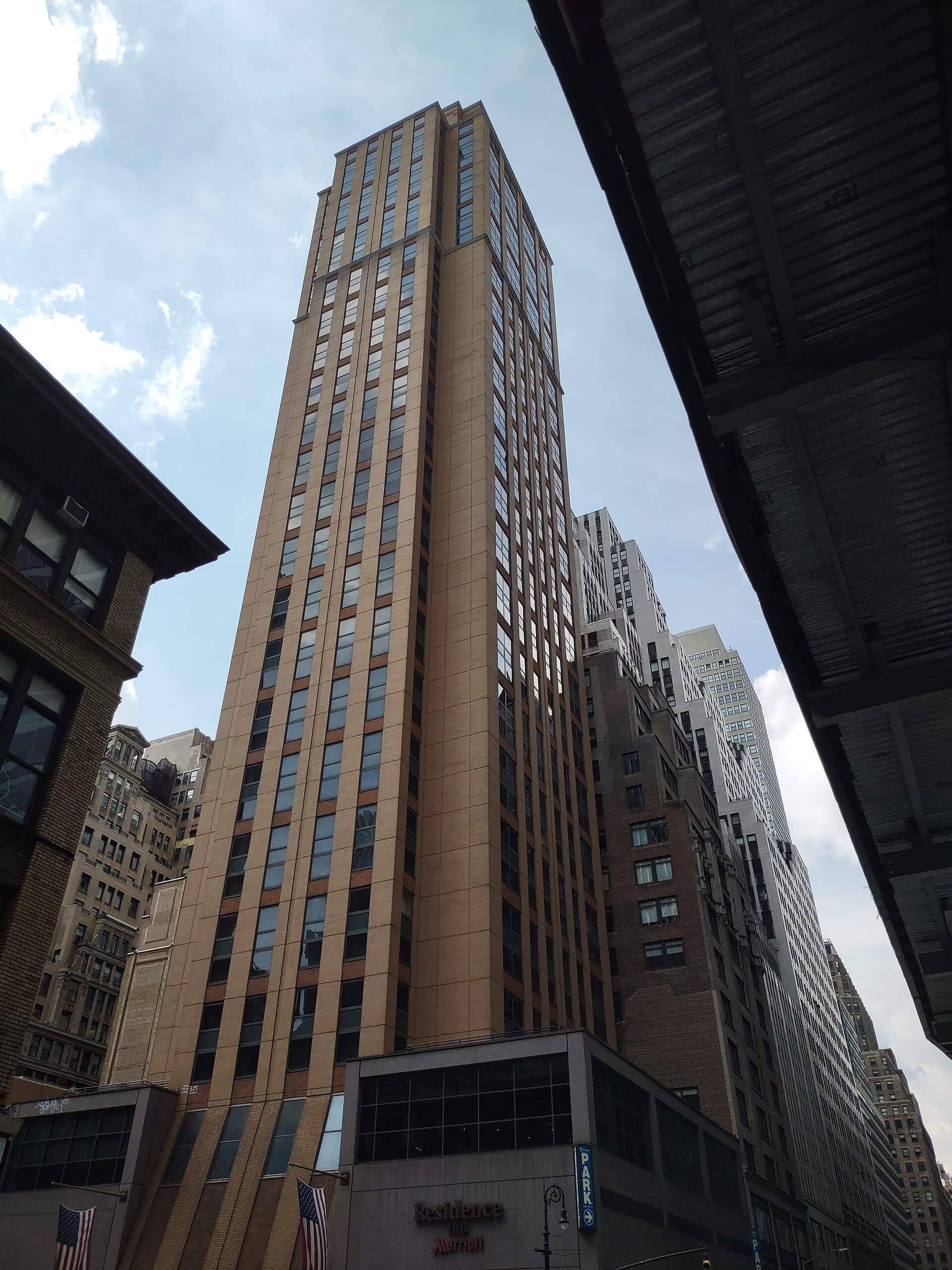 Residence Inn by Marriott New York Manhattan/Times Square (via Wikimedia Commons, CC BY-SA 4.0)