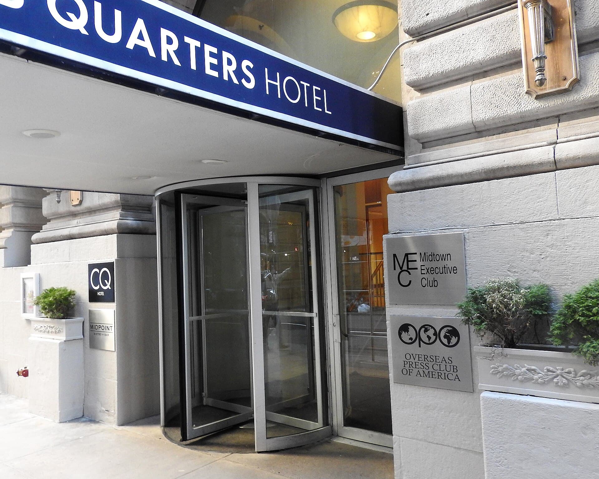 Club Quarters Hotel, Midtown-Times Square (via Wikimedia Commons, CC BY-SA 4.0)