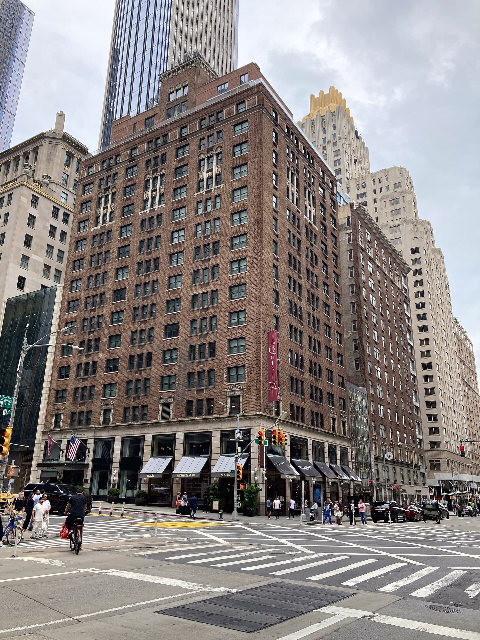 The Quin Central Park by Hilton Club (via Wikimedia Commons, CC BY-SA 4.0)