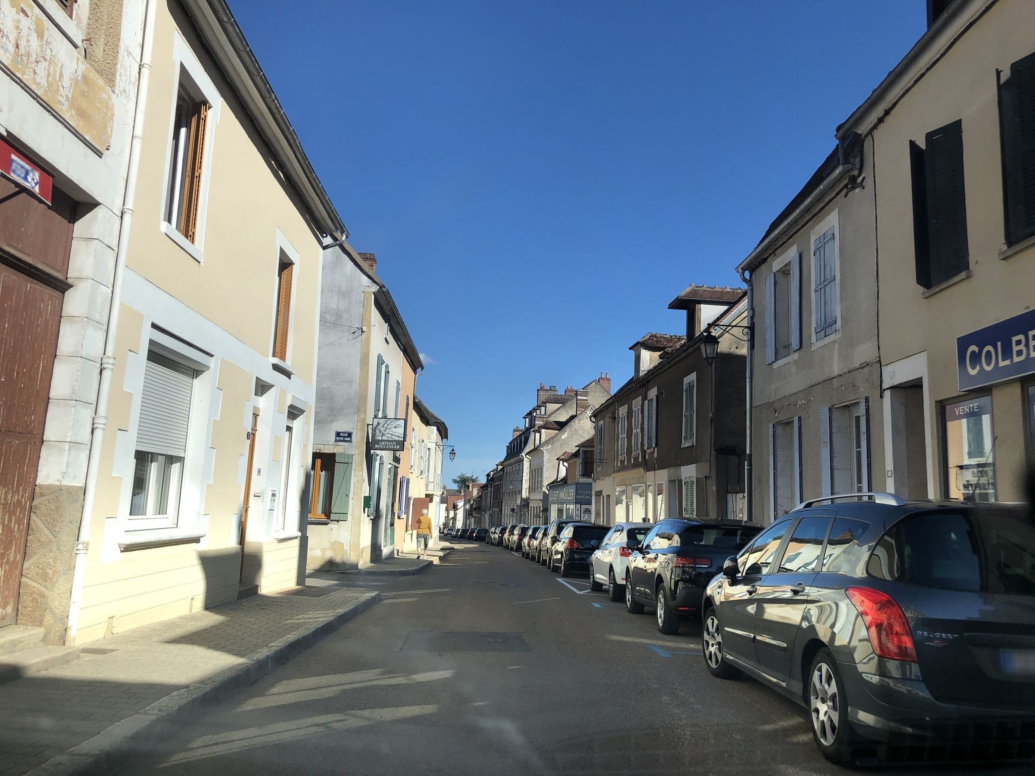 Street view near Hôtel du Commerce, Seignelay — © cquest (CC BY-SA · Mapillary)
