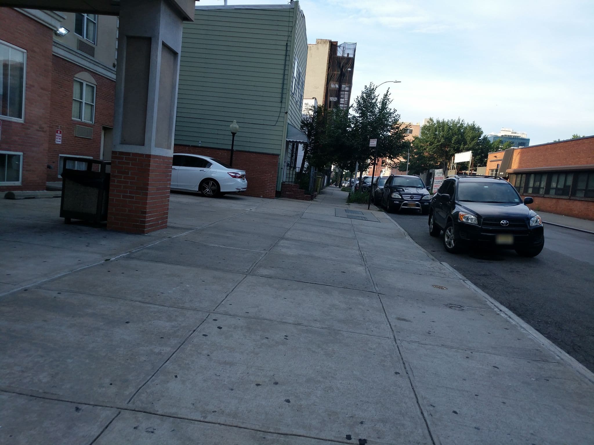 Street view near Country Inn & Suites by Radisson, Long Island City — © daalso (CC BY-SA · Mapillary)