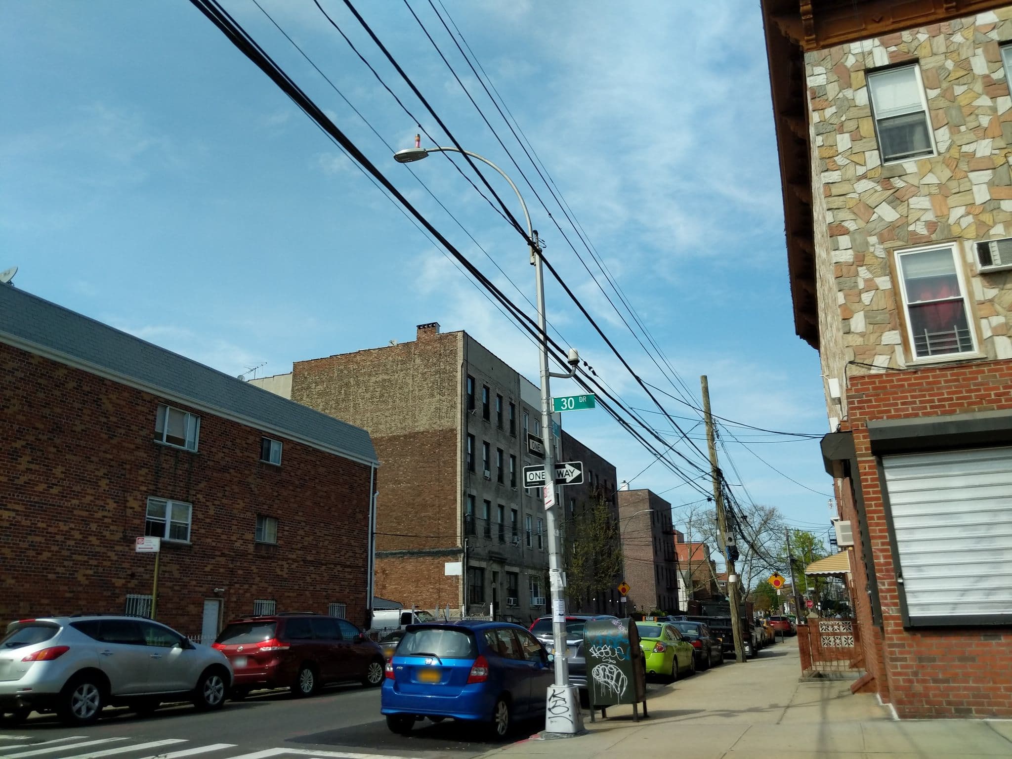 Street view near Del's Couch City & Sleep Center, Astoria — © mickymich (CC BY-SA · Mapillary)