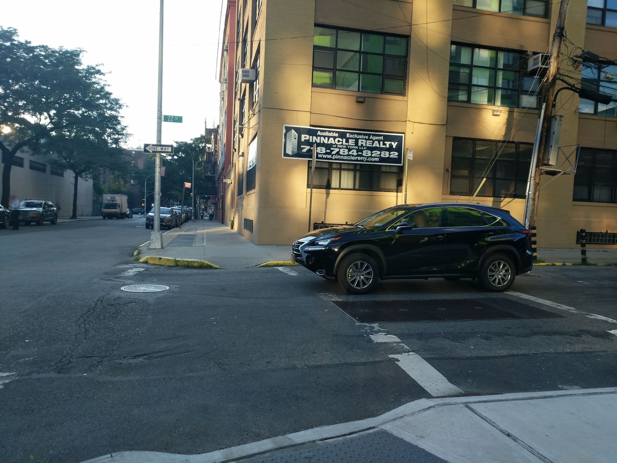 Street view near The Vue Hotel, Ascend Hotel Collection, Long Island City — © daalso (CC BY-SA · Mapillary)