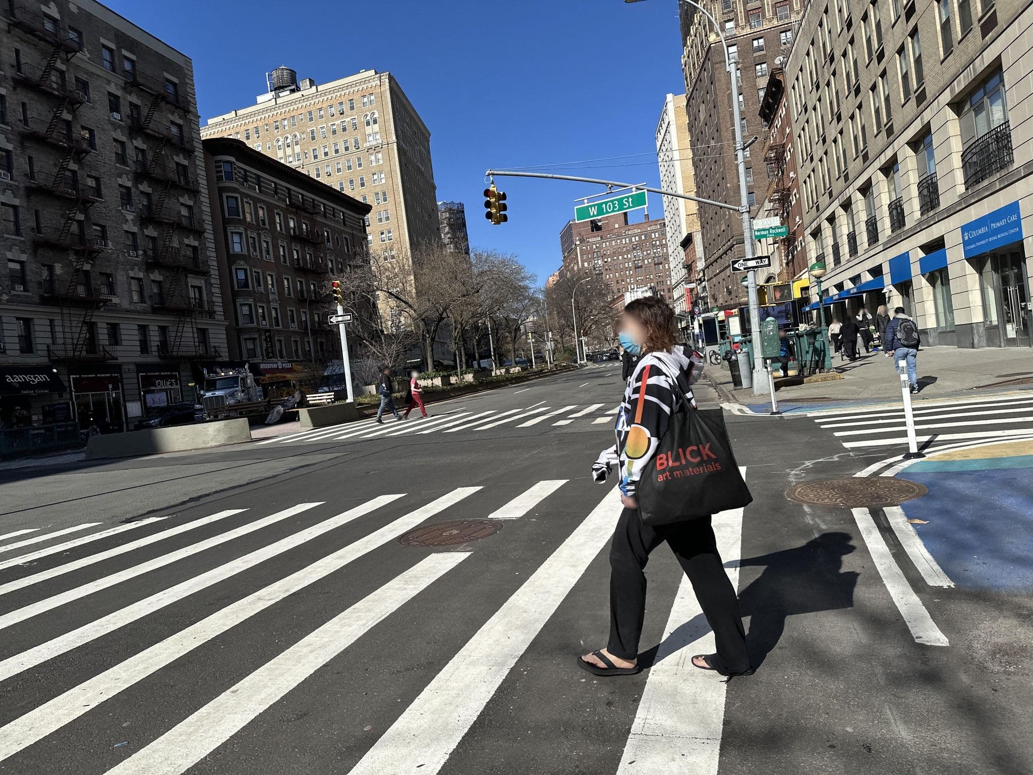Street view near Marrakech Hotel, Manhattan Valley — © RobinZyx (CC BY-SA · Mapillary)
