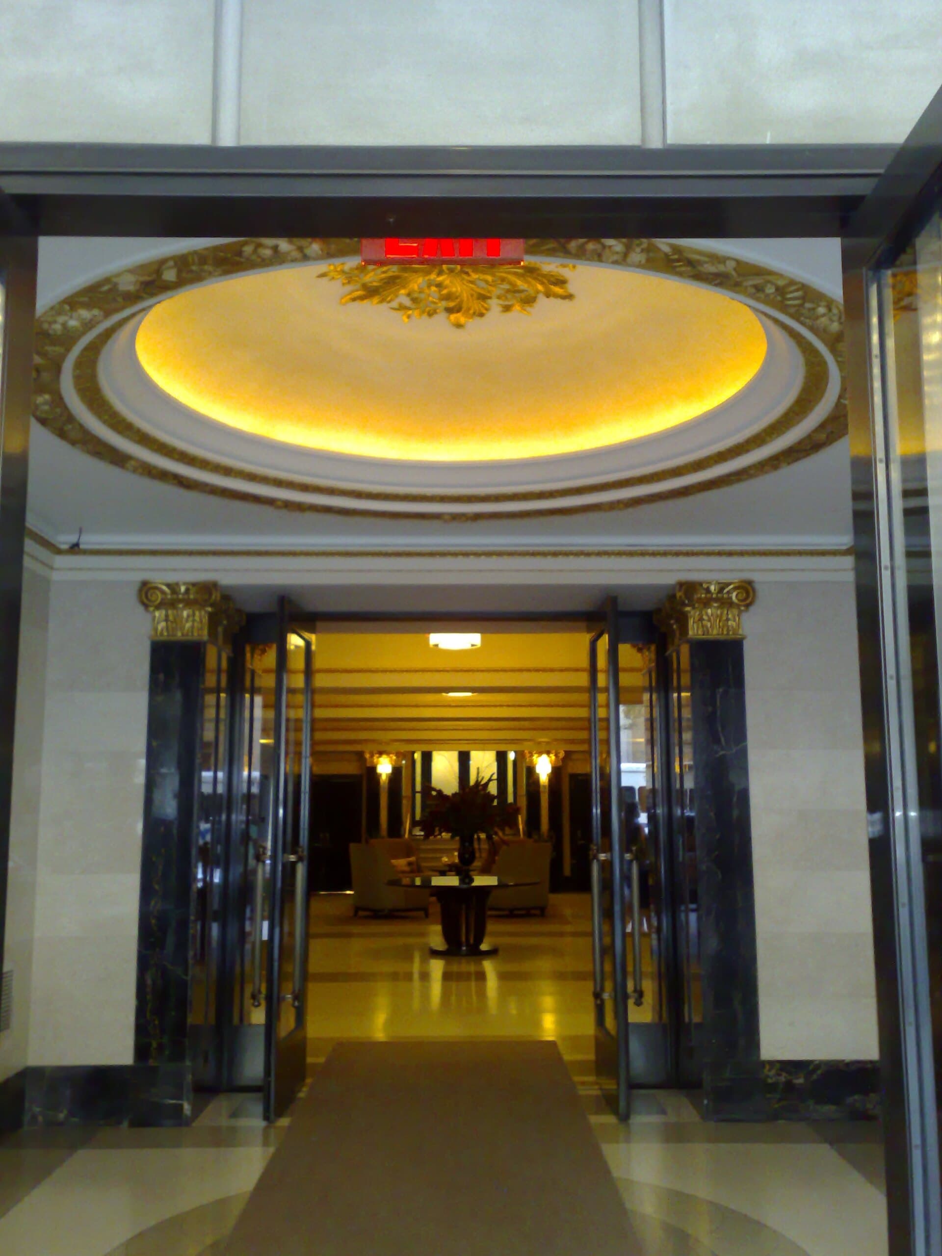 Hotel Olcott (via Wikimedia Commons, CC BY-SA 3.0)