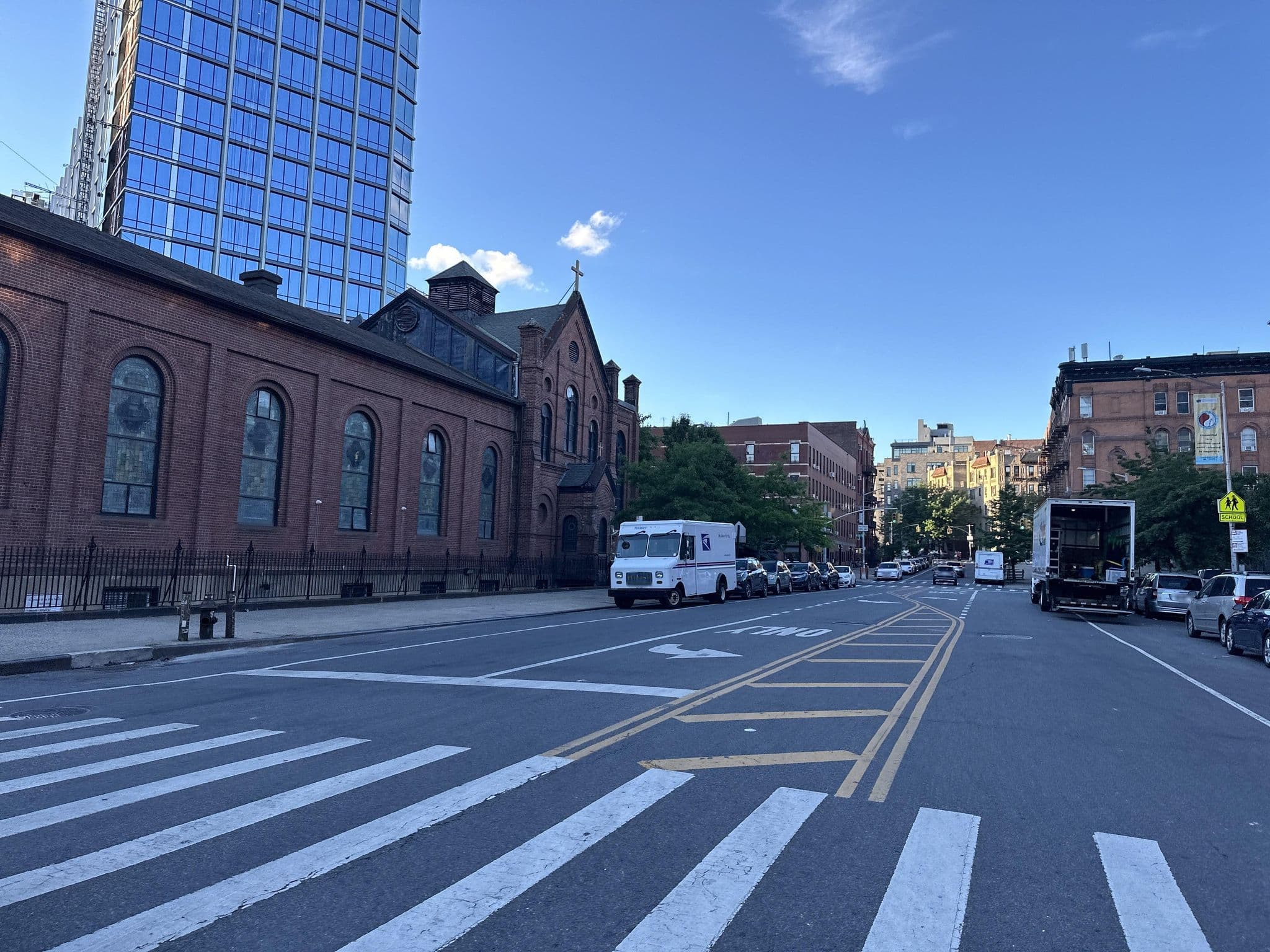 Street view near New York Deluxe B, Morningside Heights — © RobinZyx (CC BY-SA · Mapillary)
