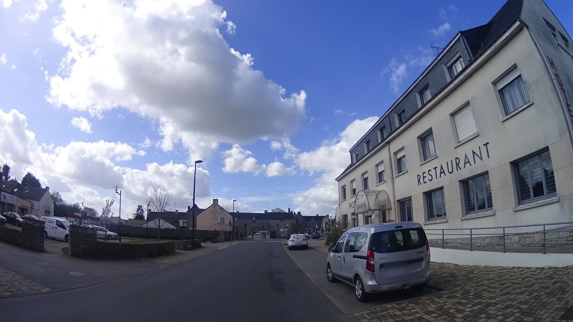 Street view near Hôtel Restaurant - Le Gaudence, Allaire — © paysredon (CC BY-SA · Mapillary)