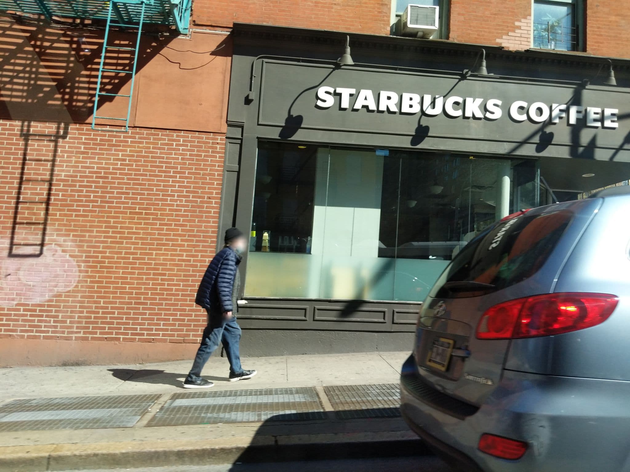 Street view near Hilton New York Fashion District, East Harlem — © farlab2 (CC BY-SA · Mapillary)