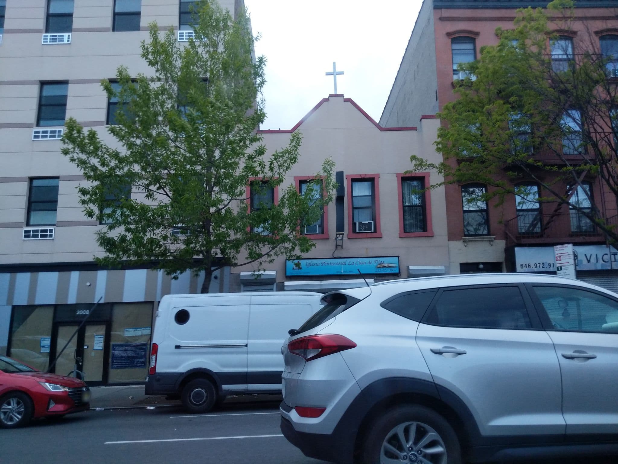 Street view near Manhattan Hostel, East Harlem — © smeginald (CC BY-SA · Mapillary)