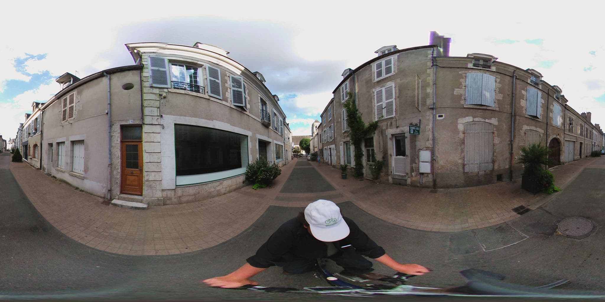 Street view near Le Clos, Mer — © geovelo (CC BY-SA · Mapillary)