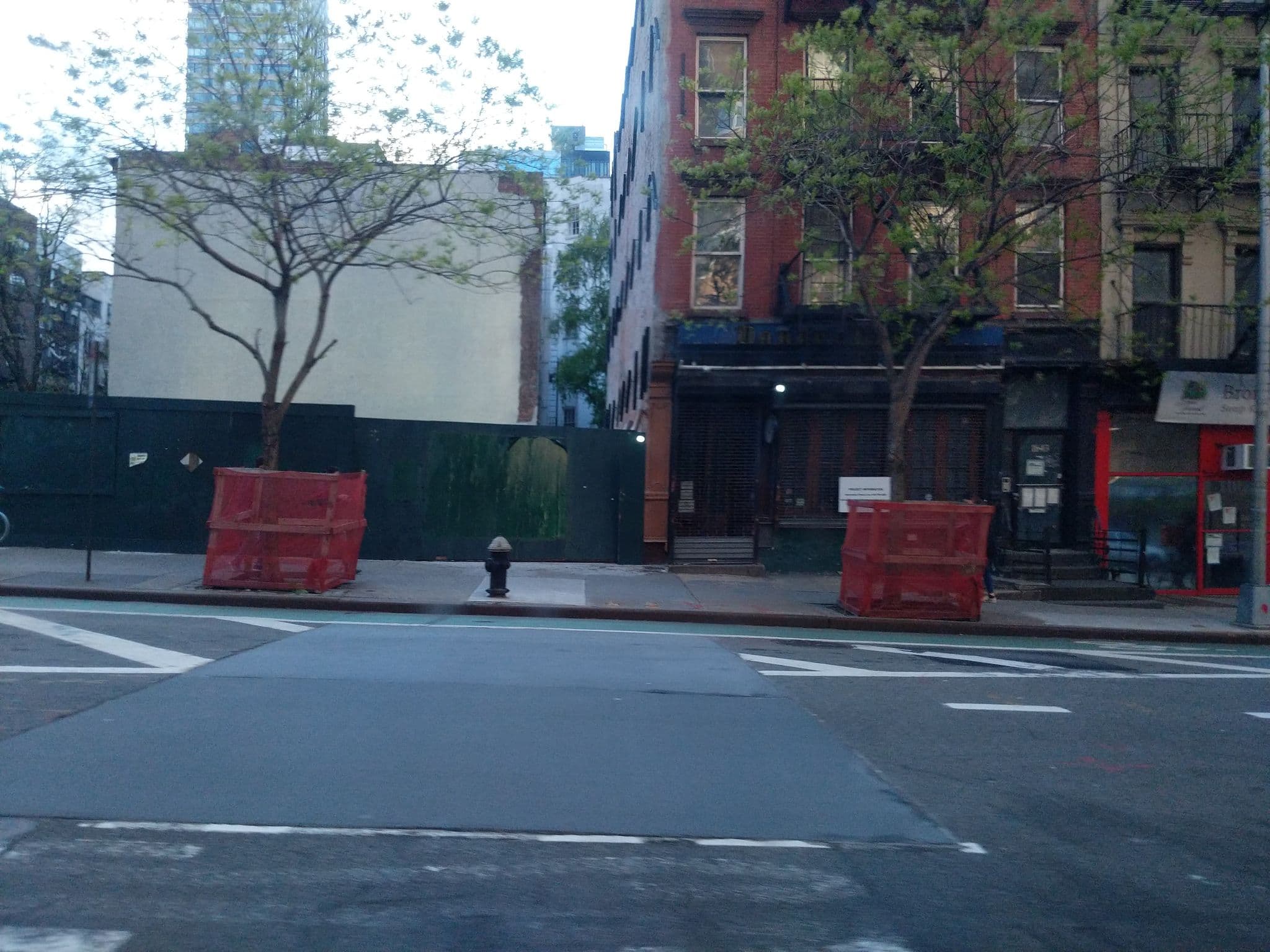 Street view near FoxWoods, Manhattan — © smeginald (CC BY-SA · Mapillary)