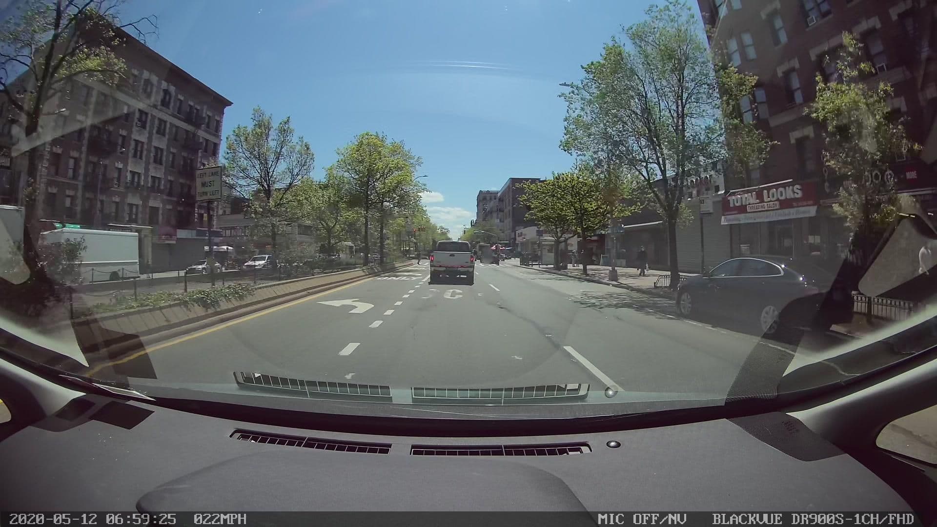 Street view near Little Apple Manhattan, Morningside Heights — © farlab (CC BY-SA · Mapillary)