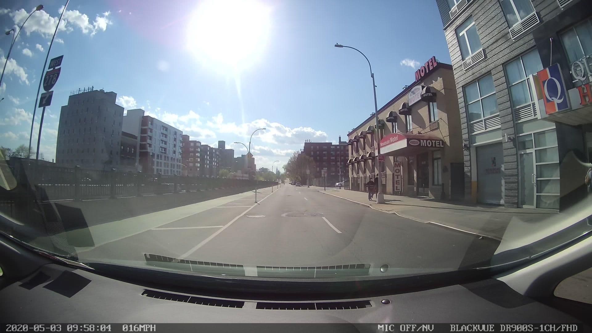 Street view near Howard Johnson, Woodside — © farlab (CC BY-SA · Mapillary)