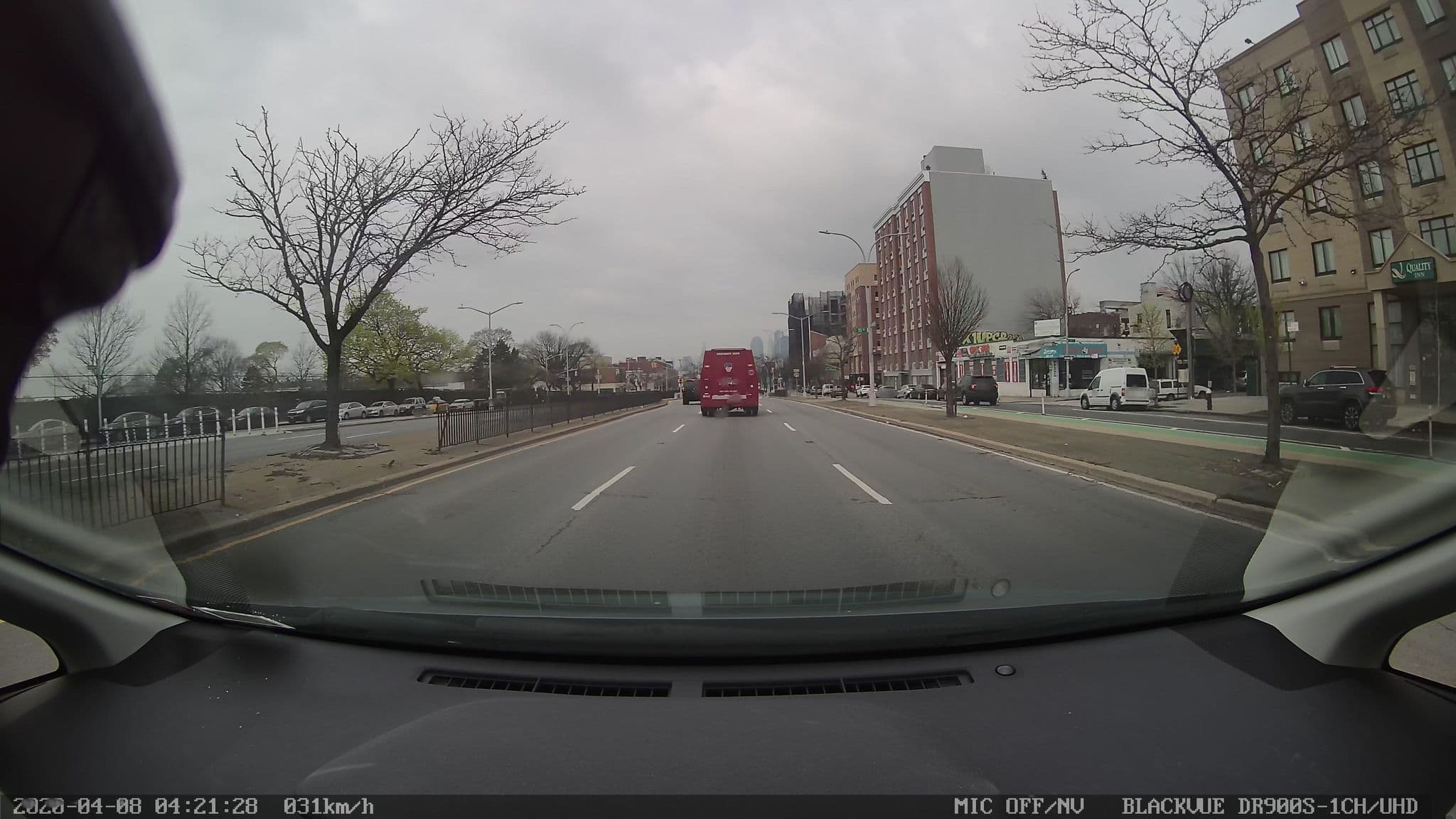 Street view near Quality Inn, Woodside — © farlab (CC BY-SA · Mapillary)