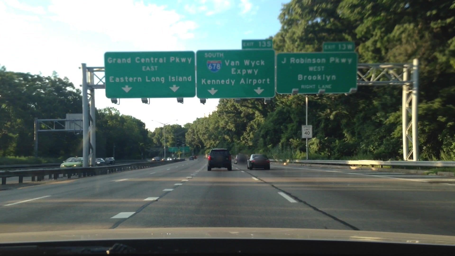 Street view near InterContinental Hotel, Kew Gardens — © lvl5 (CC BY-SA · Mapillary)