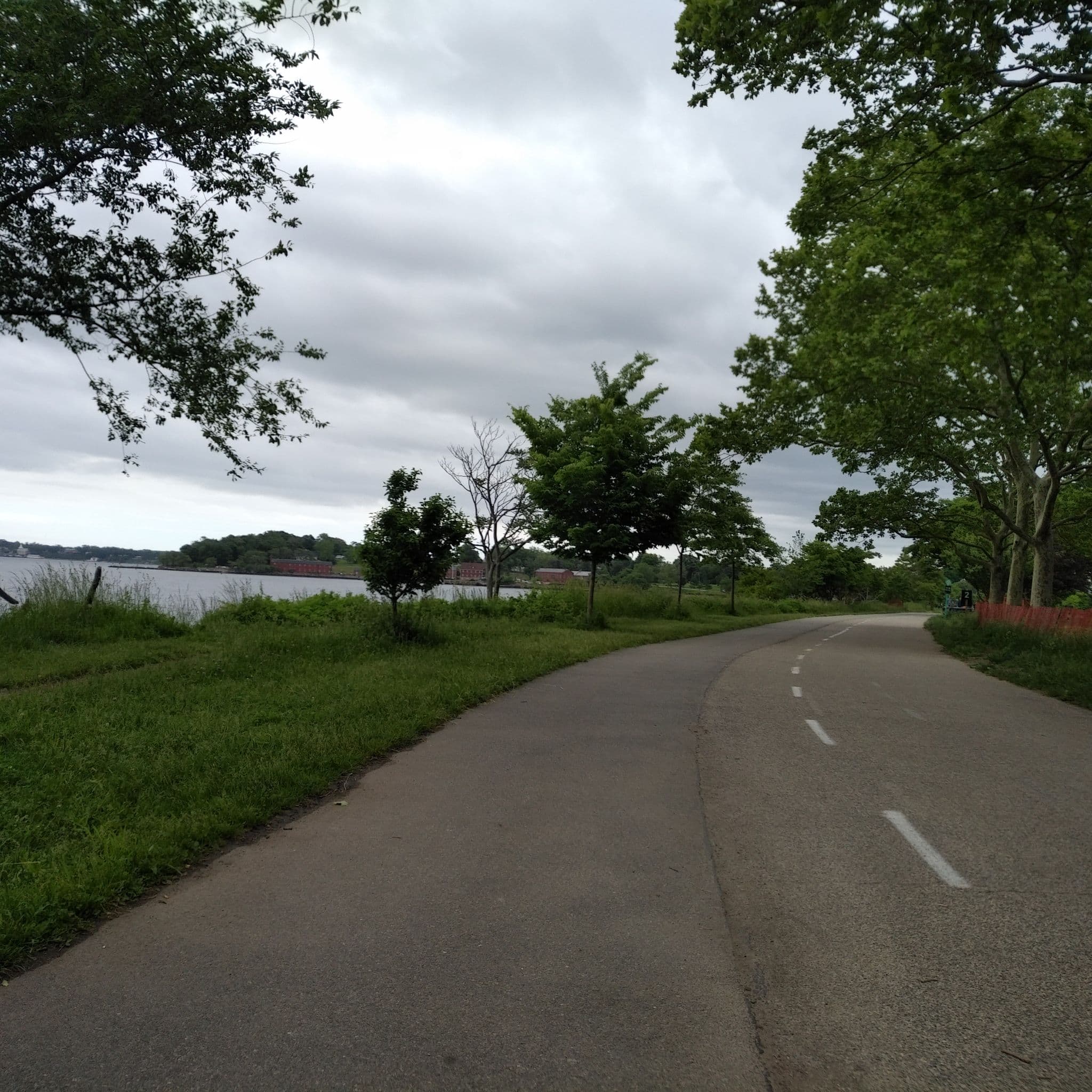 Street view near Park Central, Whitestone — © zhee (CC BY-SA · Mapillary)