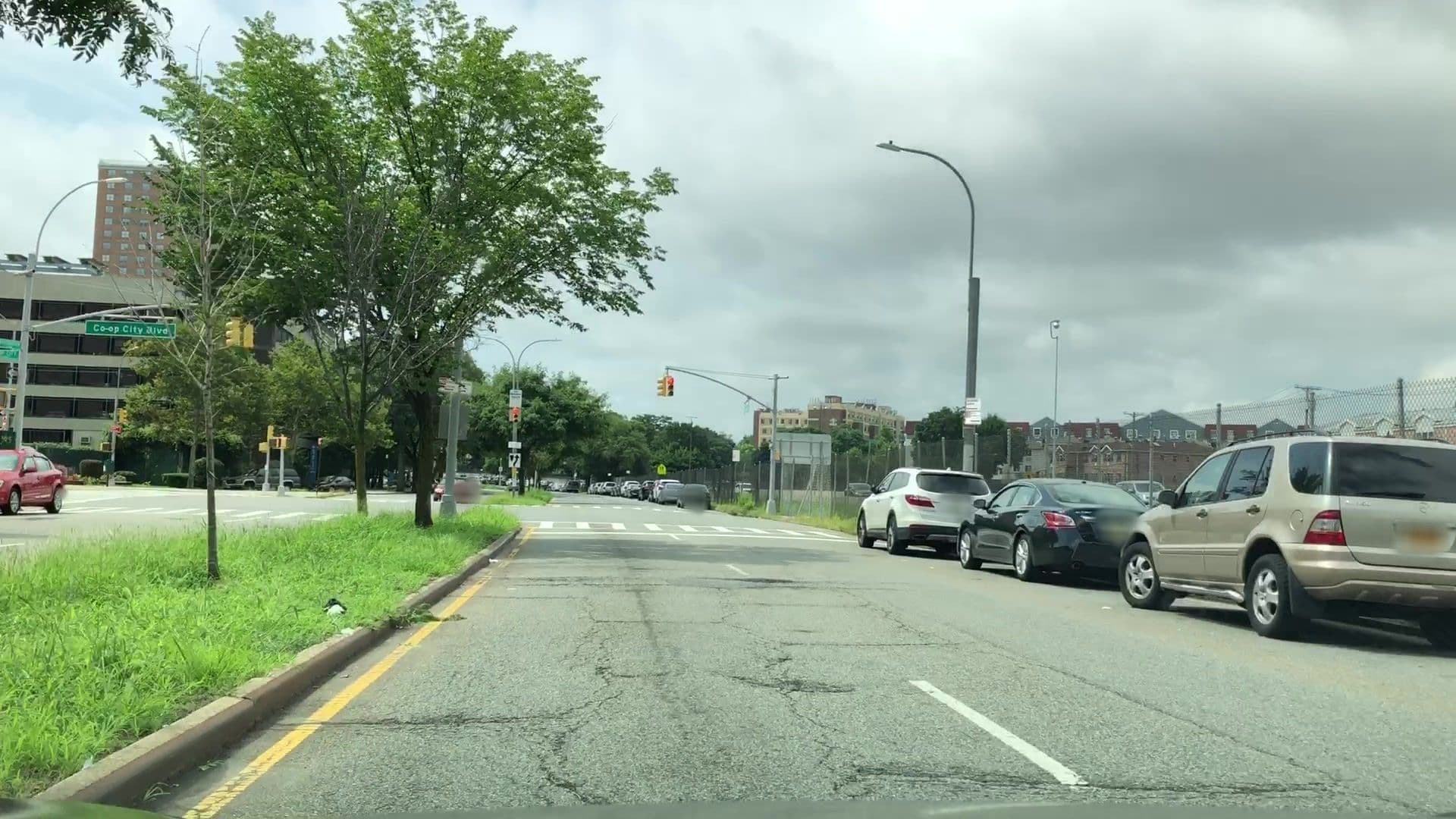 Street view near Econo Lodge, Baychester — © lvl5 (CC BY-SA · Mapillary)