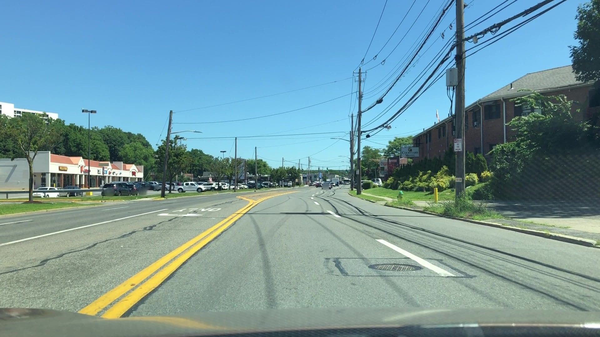 Street view near Central Motel Courtyard, Hartsdale — © lvl5 (CC BY-SA · Mapillary)
