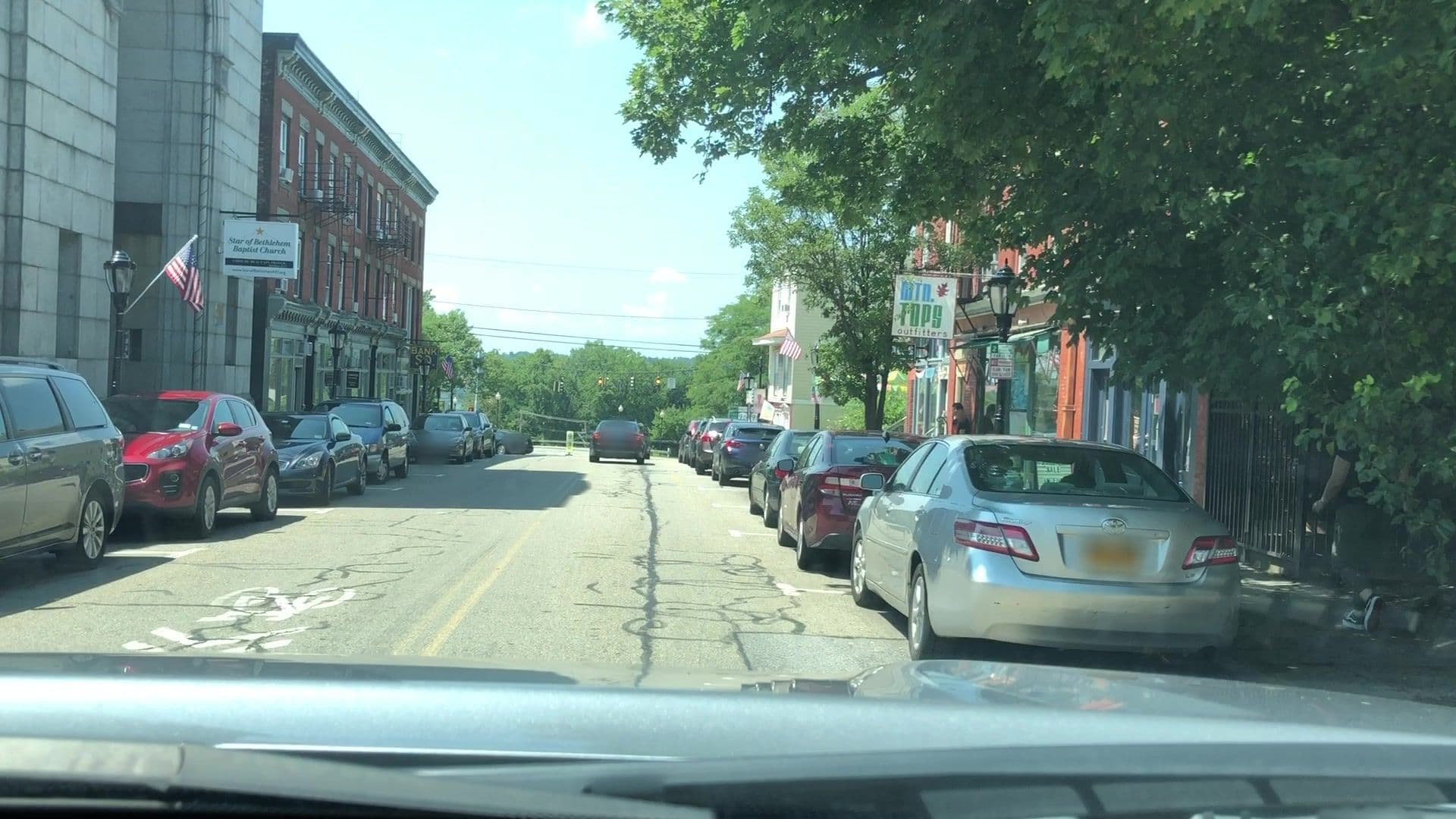Street view near Dutchess Inn, Beacon — © lvl5 (CC BY-SA · Mapillary)