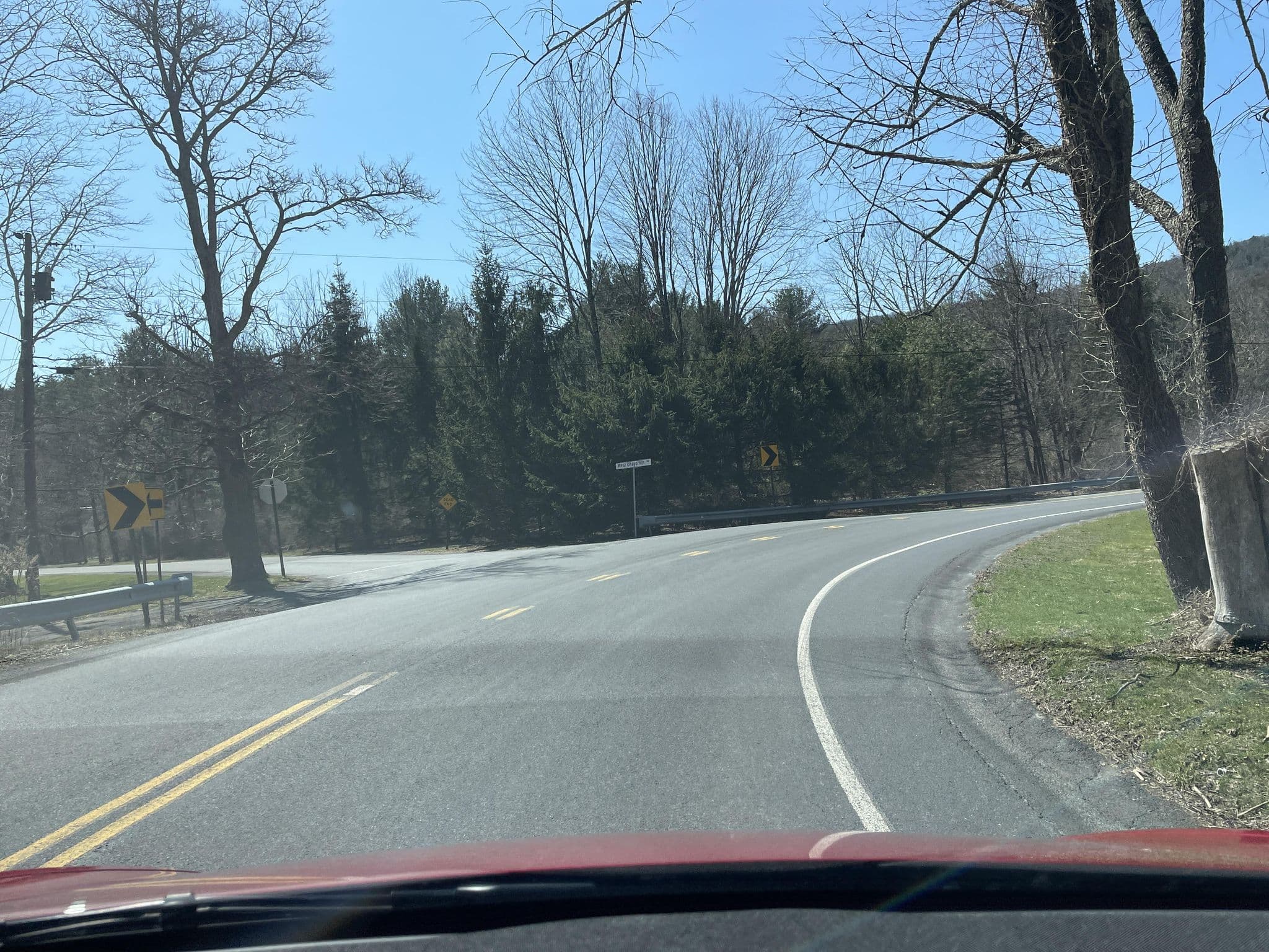 Street view near Bearsville Inn, West Hurley — © lklepner (CC BY-SA · Mapillary)