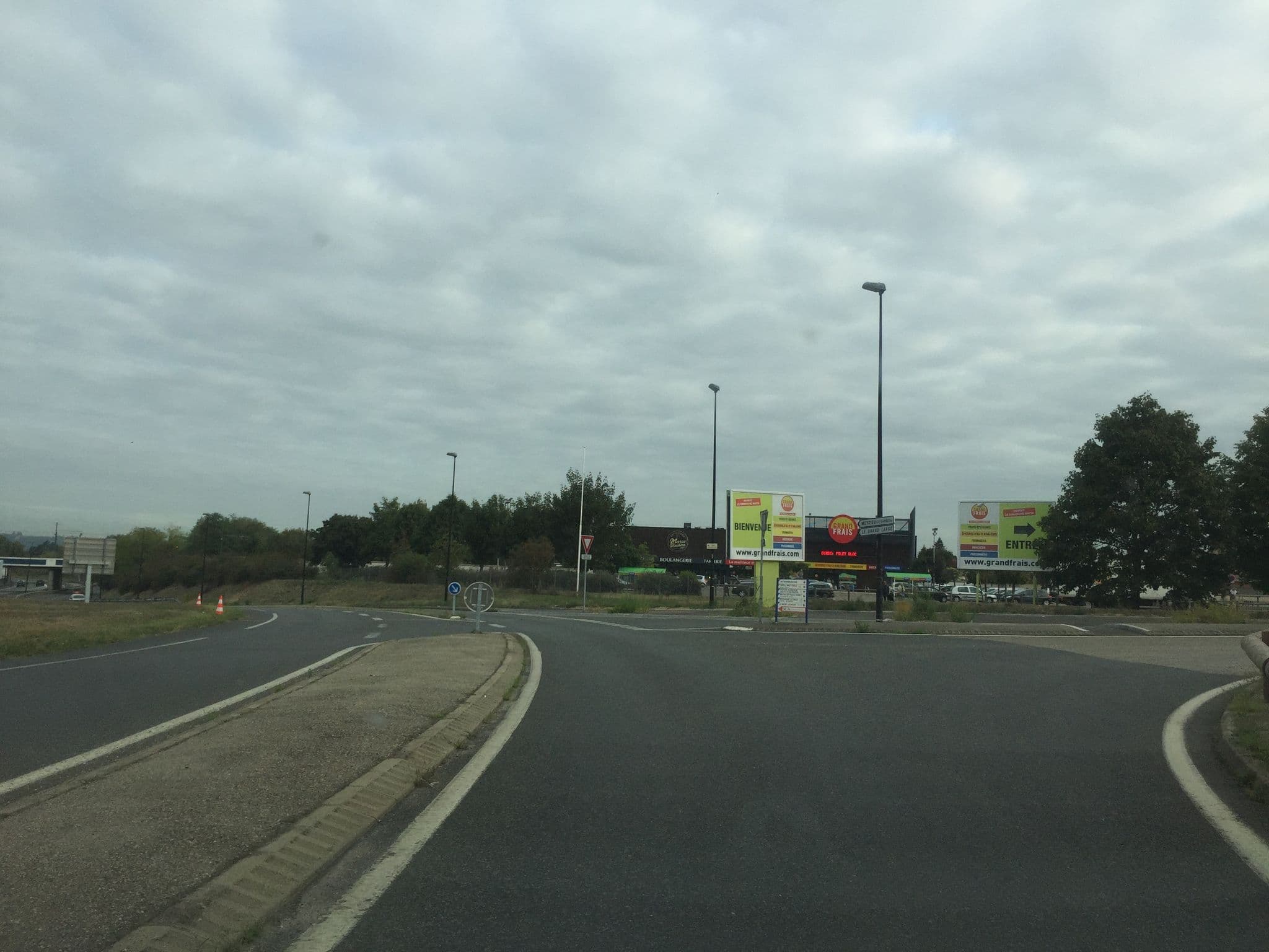 Street view near AKA Lodge, Meyzieu — © thepriben (CC BY-SA · Mapillary)