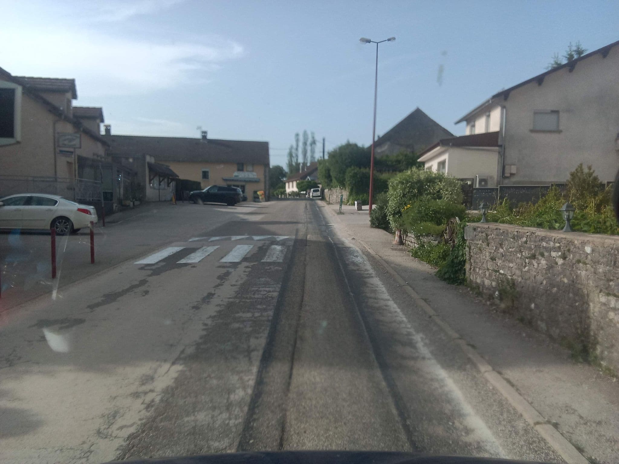 Street view near Hôtel Restaurant La maison du lac de châlain, Clairvaux-les-Lacs — © mprins (CC BY-SA · Mapillary)