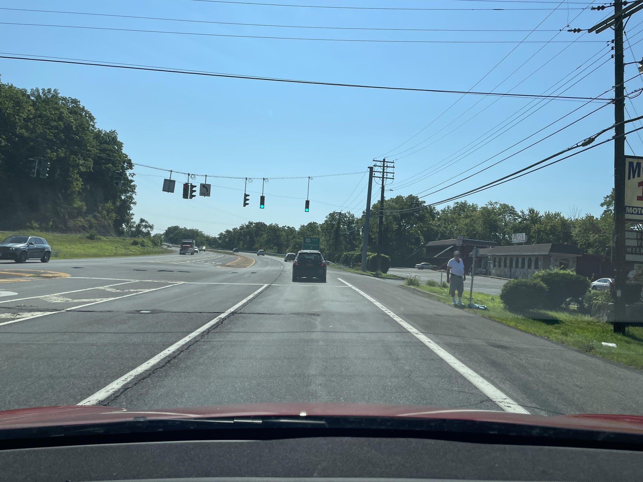 Street view near Roma Inn, Hurley — © lklepner (CC BY-SA · Mapillary)