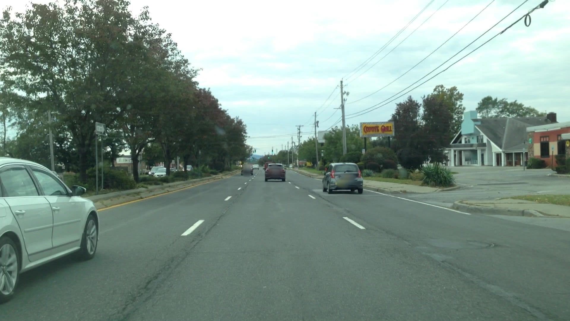 Street view near Poughkeepsie Inn, Spackenkill — © lvl5 (CC BY-SA · Mapillary)