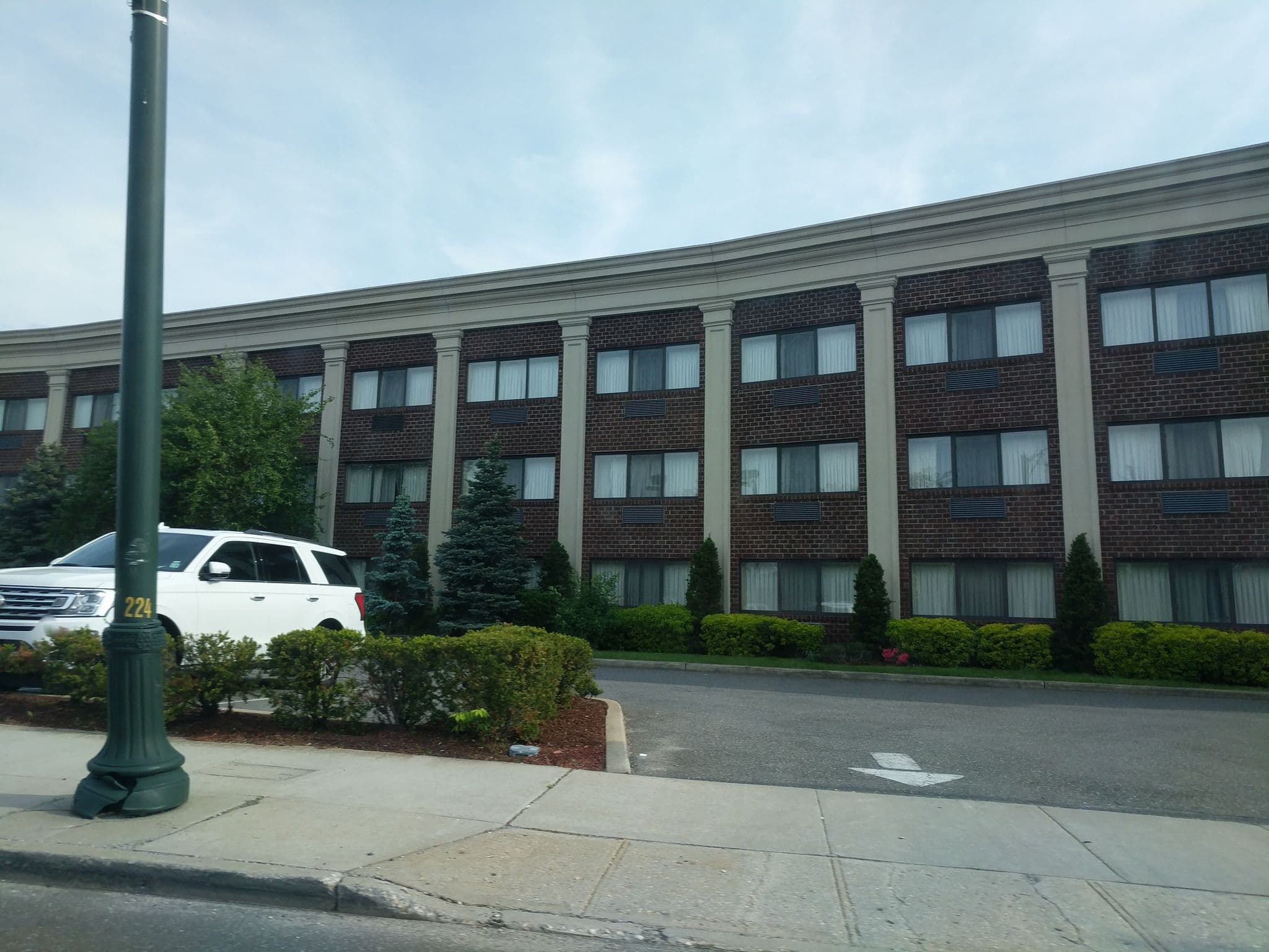 Street view near Holiday Inn Express Lynbrook - Rockville Centre, Lynbrook — © daalso (CC BY-SA · Mapillary)