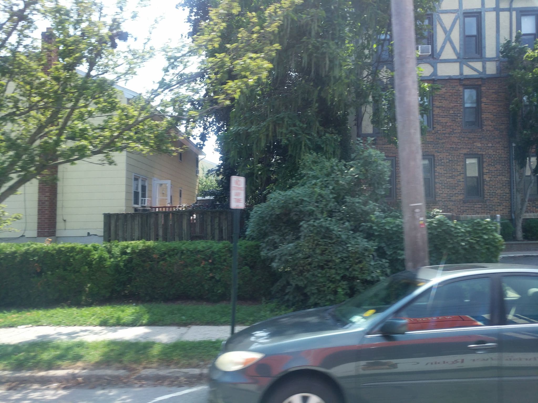 Street view near the shower, Lynbrook — © daalso (CC BY-SA · Mapillary)
