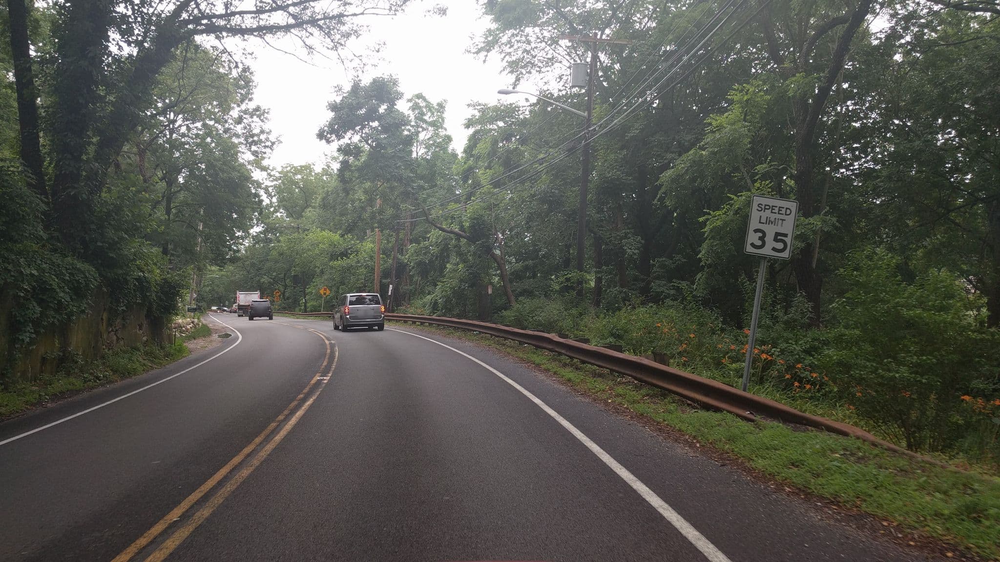 Street view near The Harbor Rose, Laurel Hollow — © lumi (CC BY-SA · Mapillary)