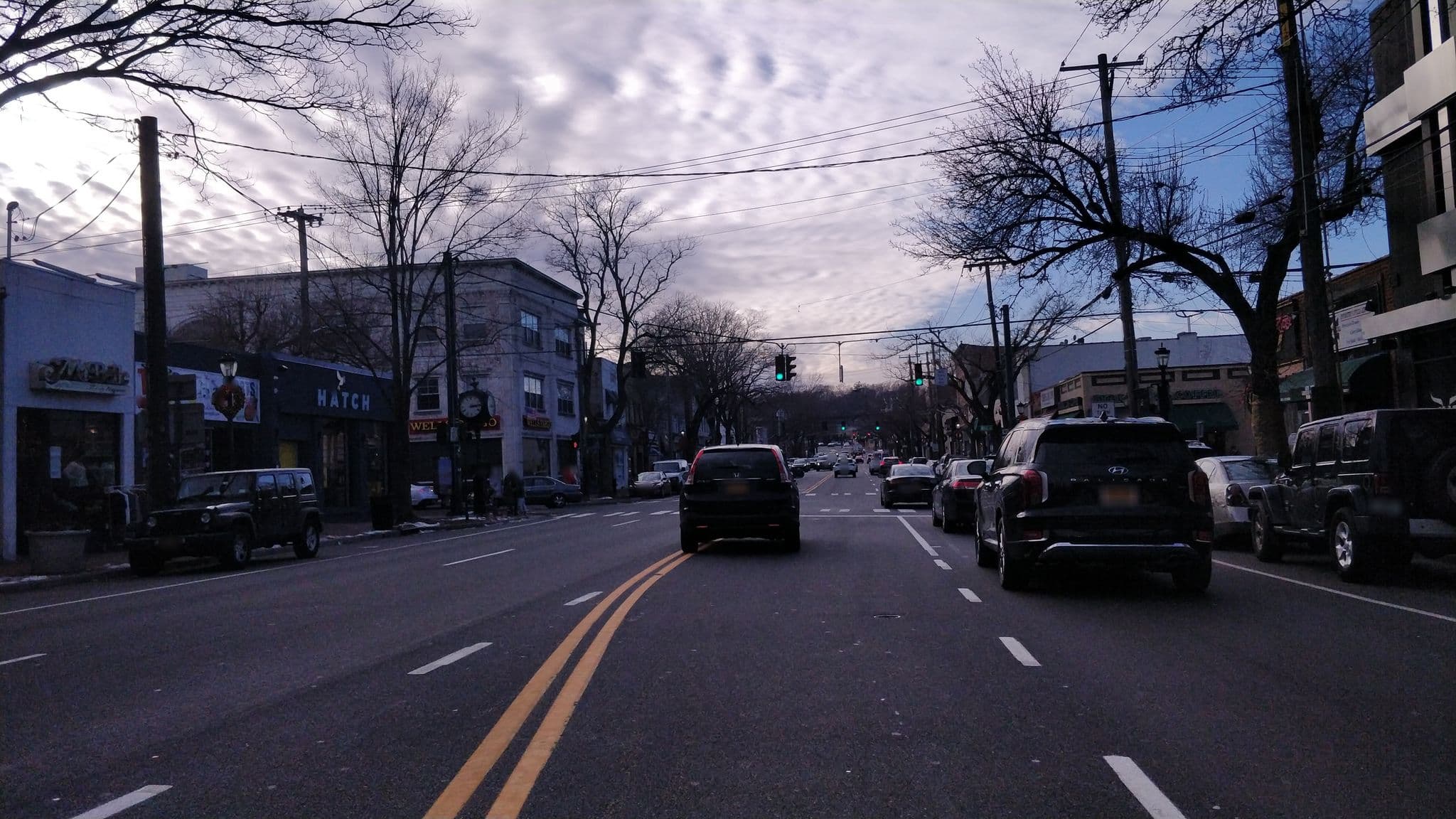 Street view near Aveda, Halesite — © lumi (CC BY-SA · Mapillary)