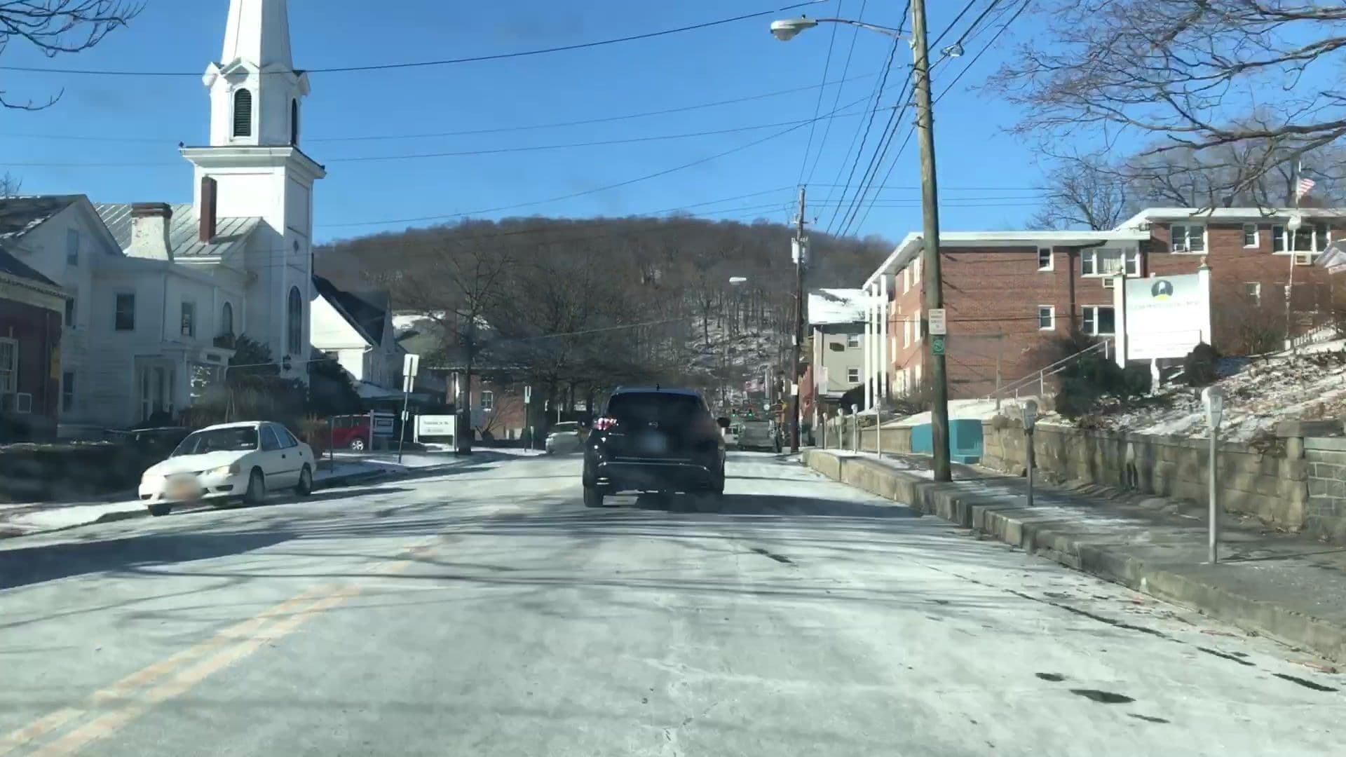 Street view near Microtel Inn, Brewster Hill — © lvl5 (CC BY-SA · Mapillary)