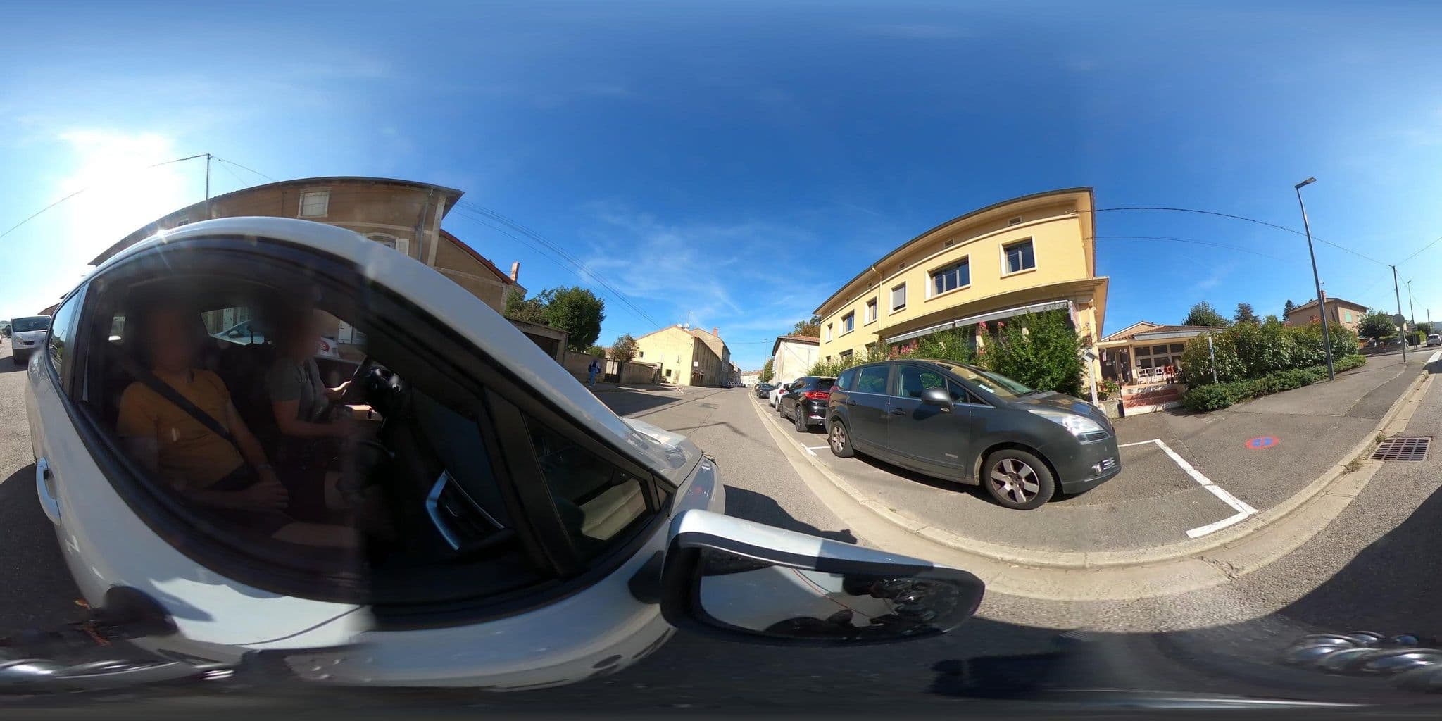 Street view near Hôtel de l'Abbaye, Cluny — © arteragence (CC BY-SA · Mapillary)