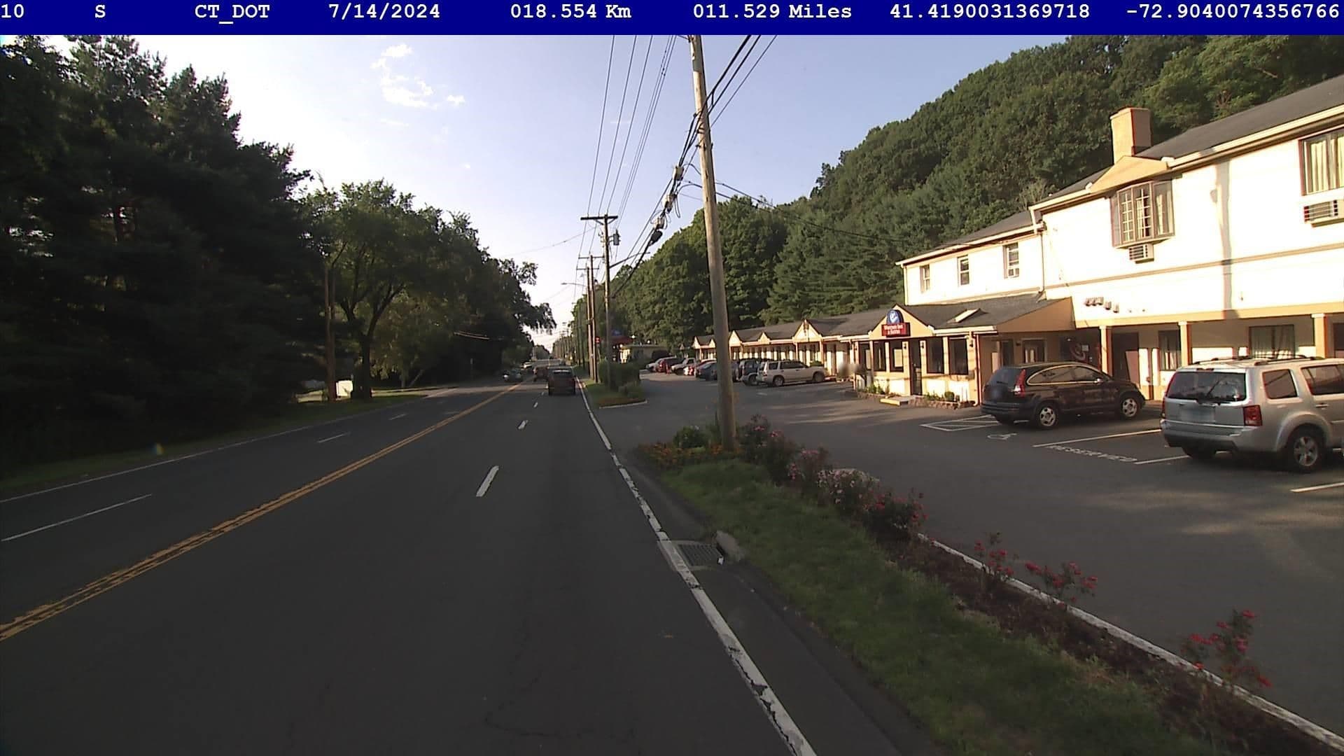 Street view near Days Inn Hamden, Hamden — © ctphotologrow_1 (CC BY-SA · Mapillary)
