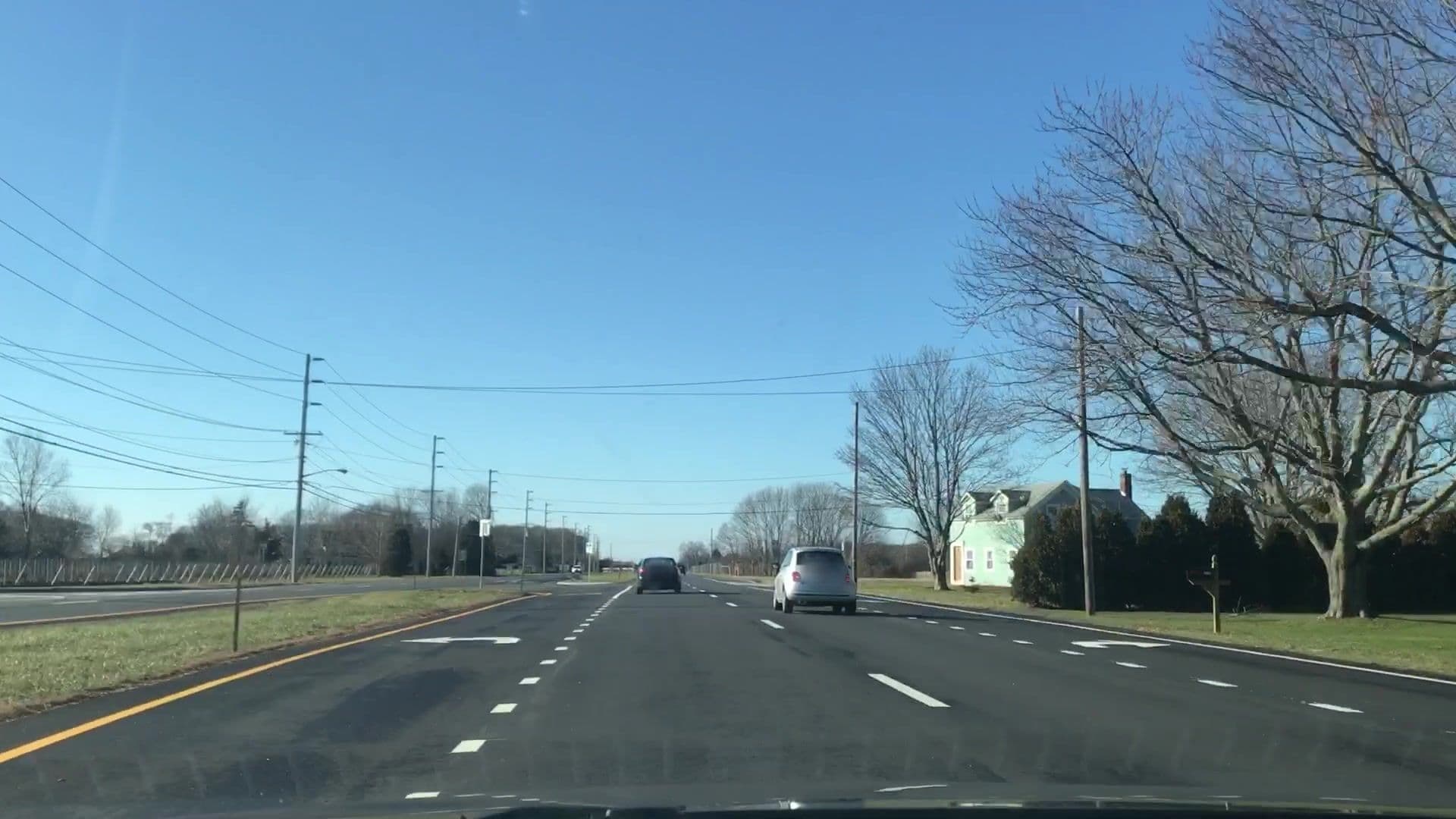 Street view near Fragrance Bugis Hotel, Cutchogue — © lvl5 (CC BY-SA · Mapillary)