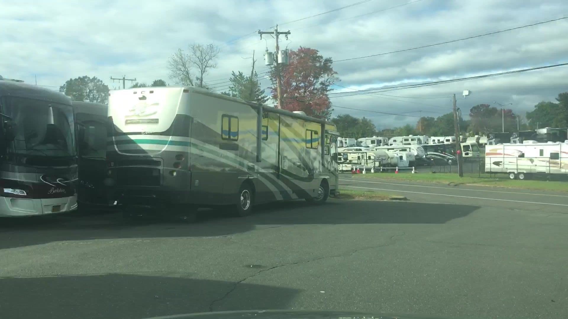 Street view near Beverly Hills Hotel Hartford, Windsor Locks — © lvl5 (CC BY-SA · Mapillary)