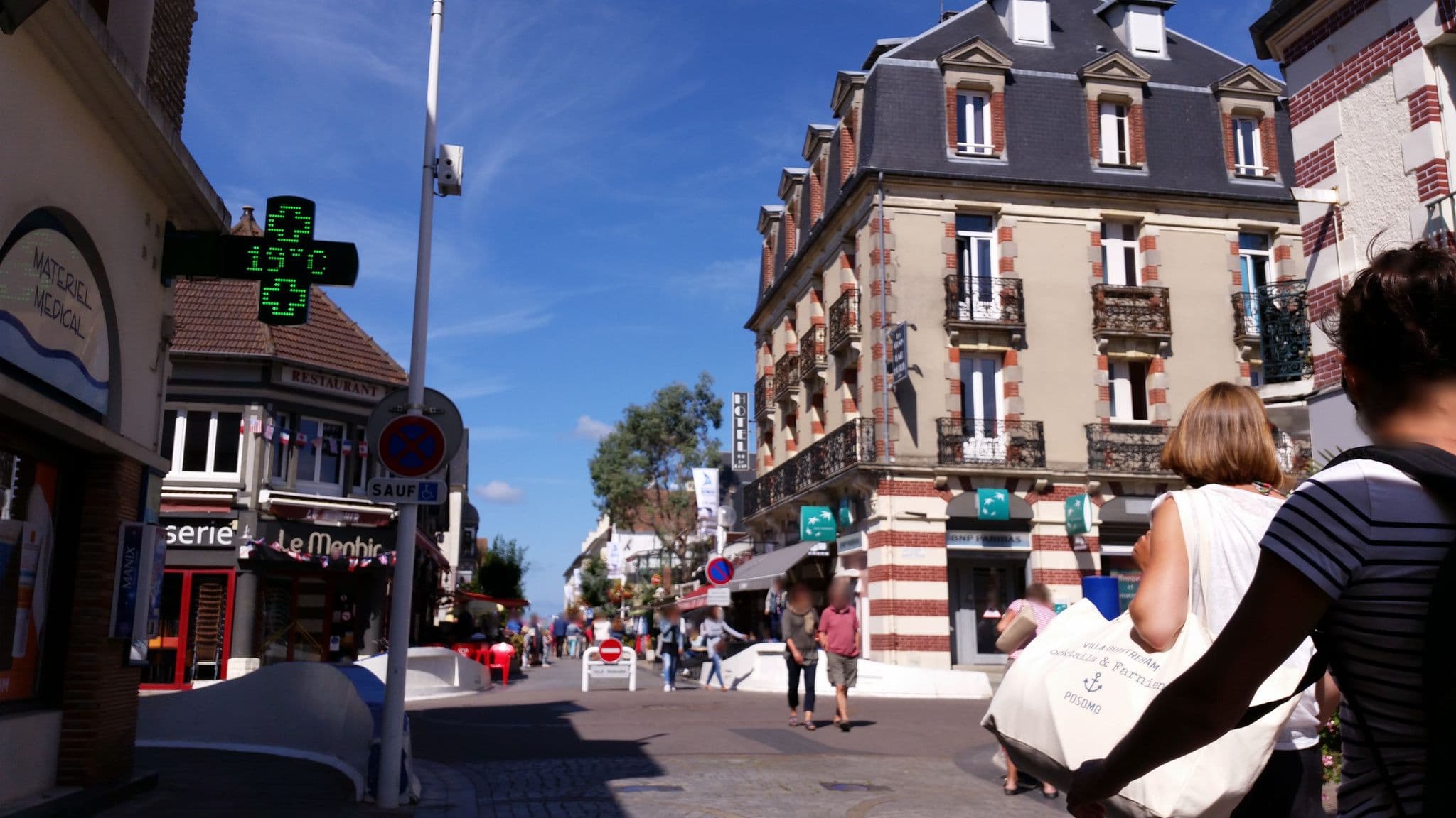 Street view near Le Cosy, Ouistreham — © it_s_so_funny (CC BY-SA · Mapillary)